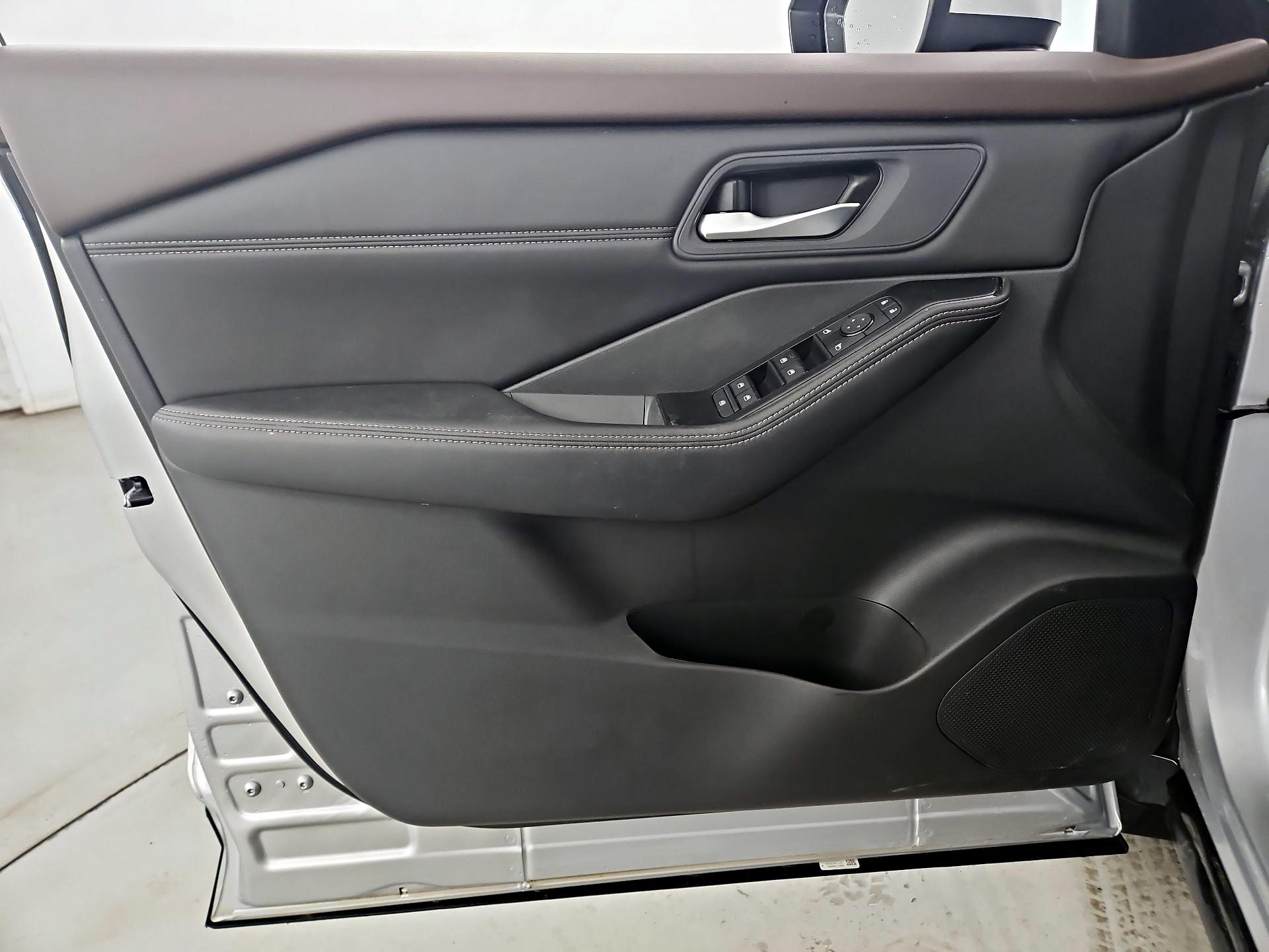 Thumbnail: 2023 Nissan Rogue - 12