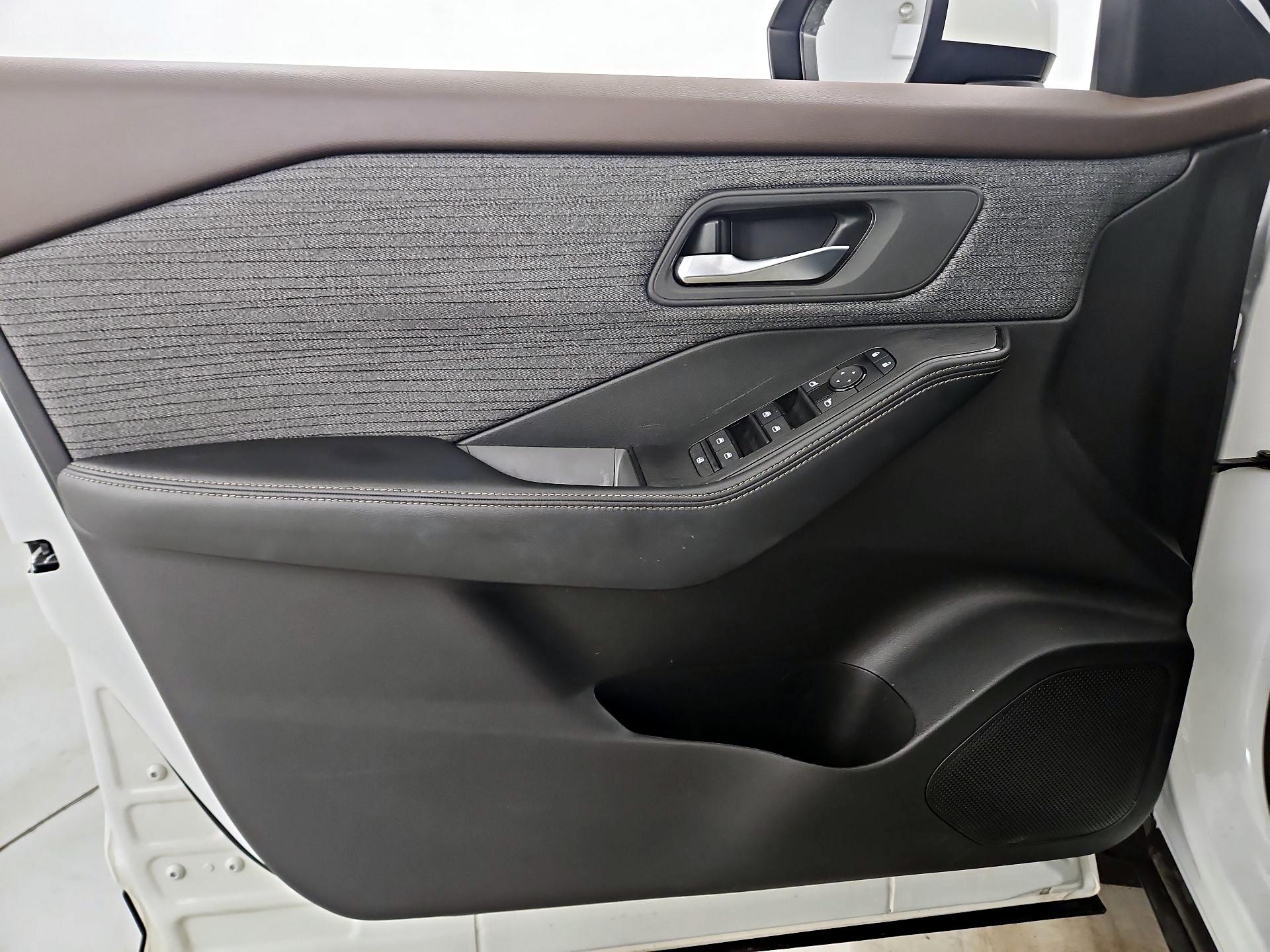 Thumbnail: 2023 Nissan Rogue - 12