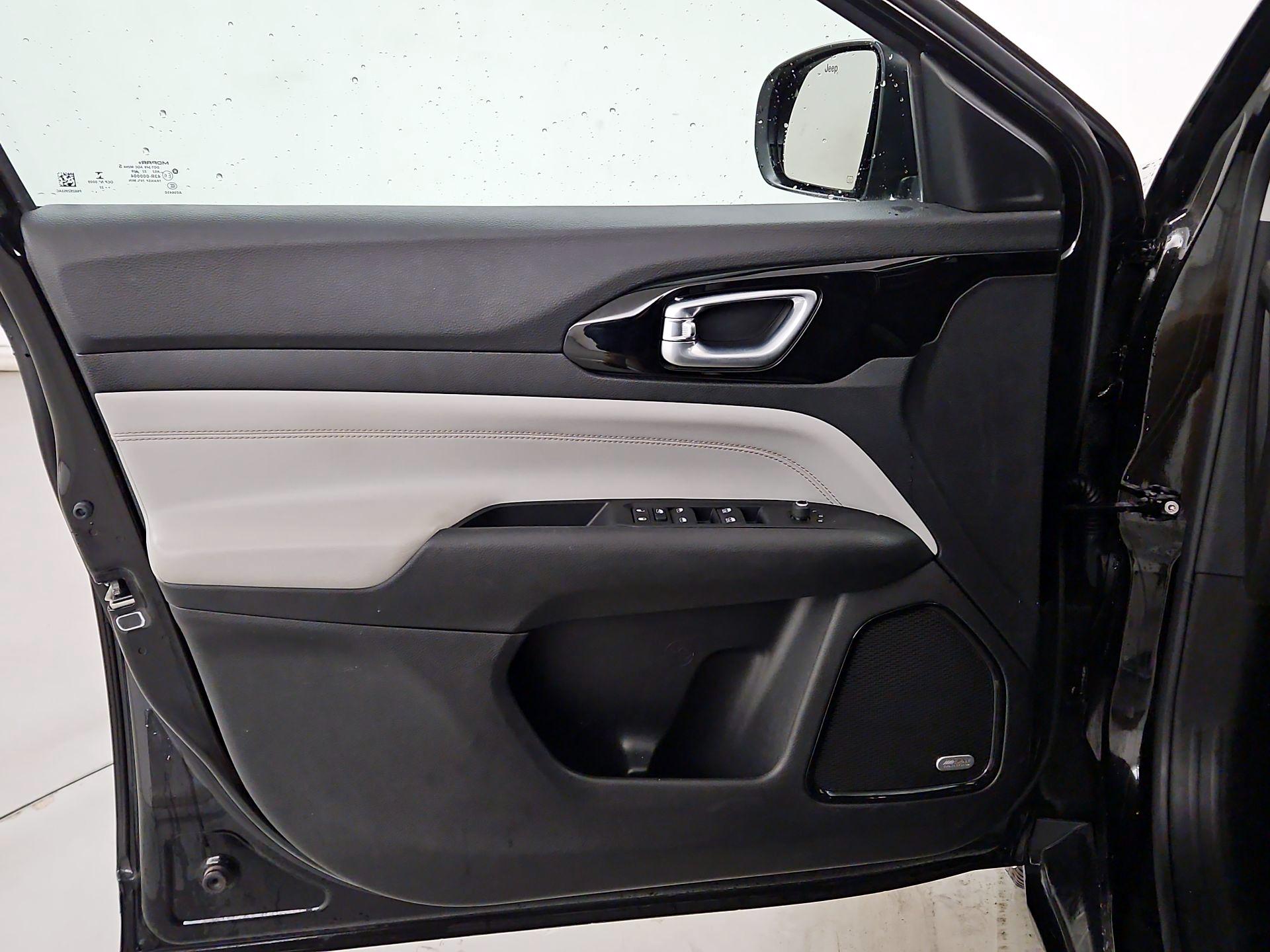 Thumbnail: 2022 Jeep Compass - 12