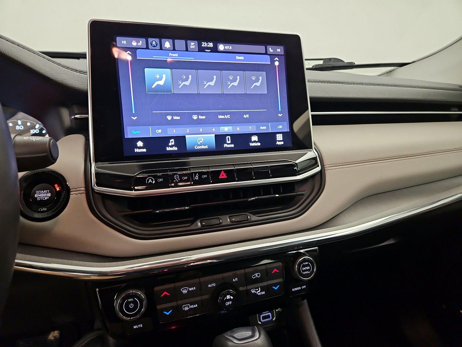 Thumbnail: 2022 Jeep Compass - 16