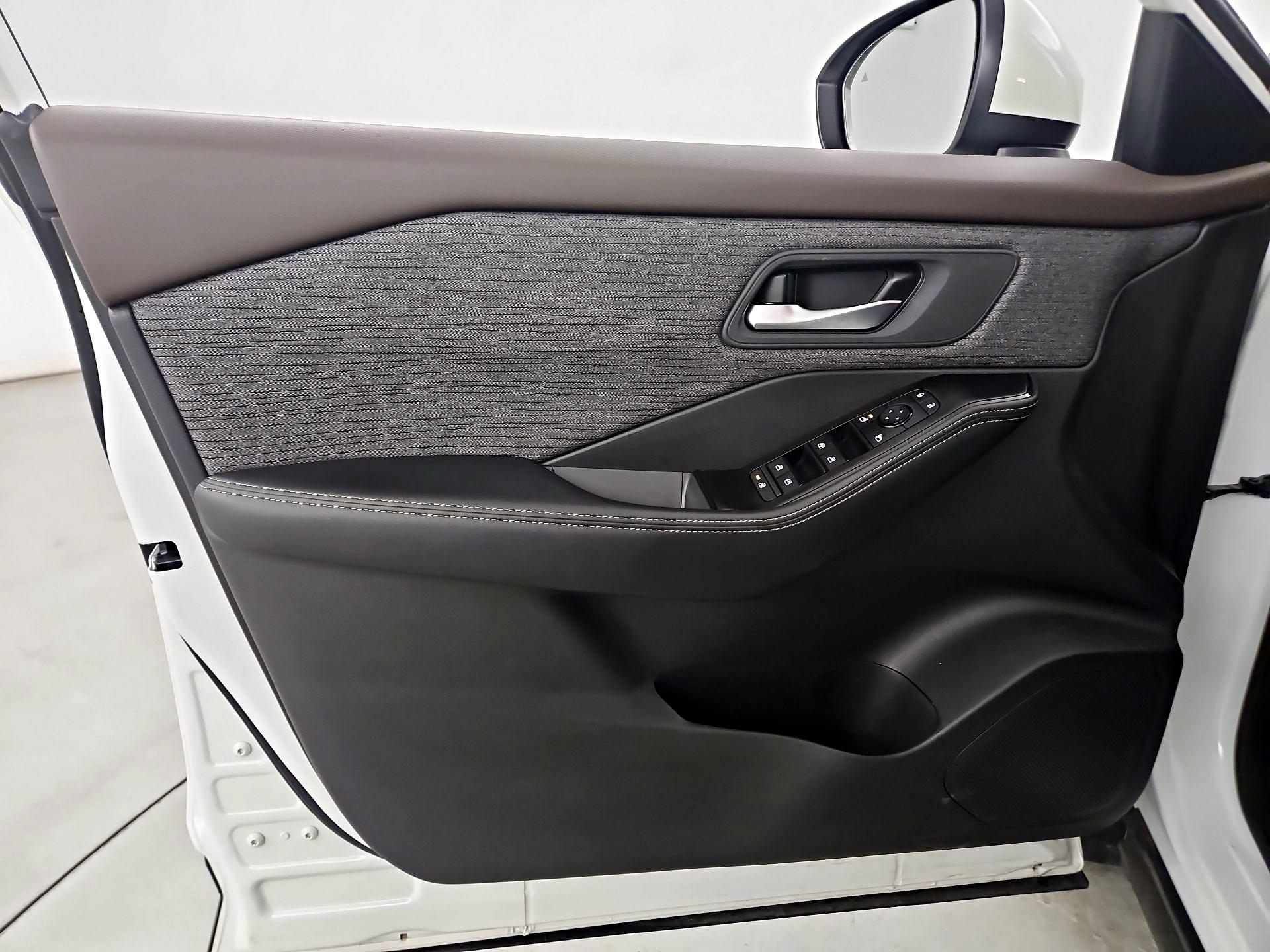 Thumbnail: 2023 Nissan Rogue - 12