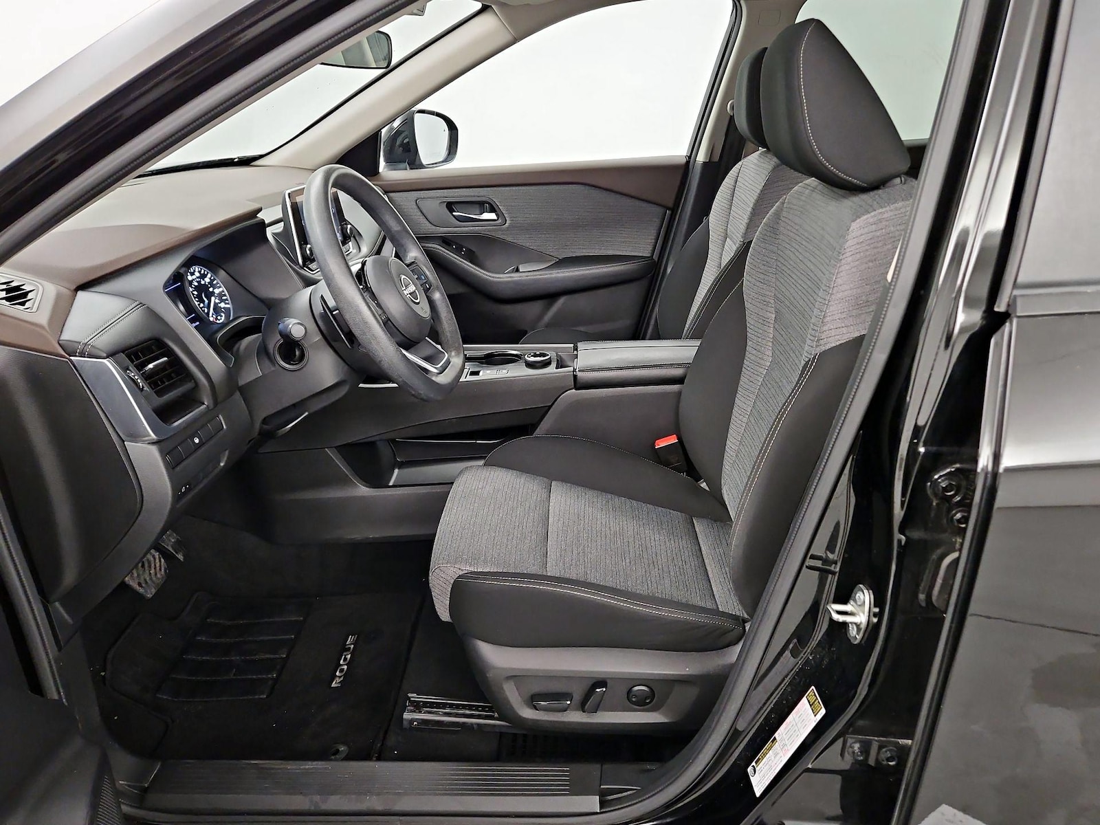 2023 Nissan Rogue SV - Photo 12