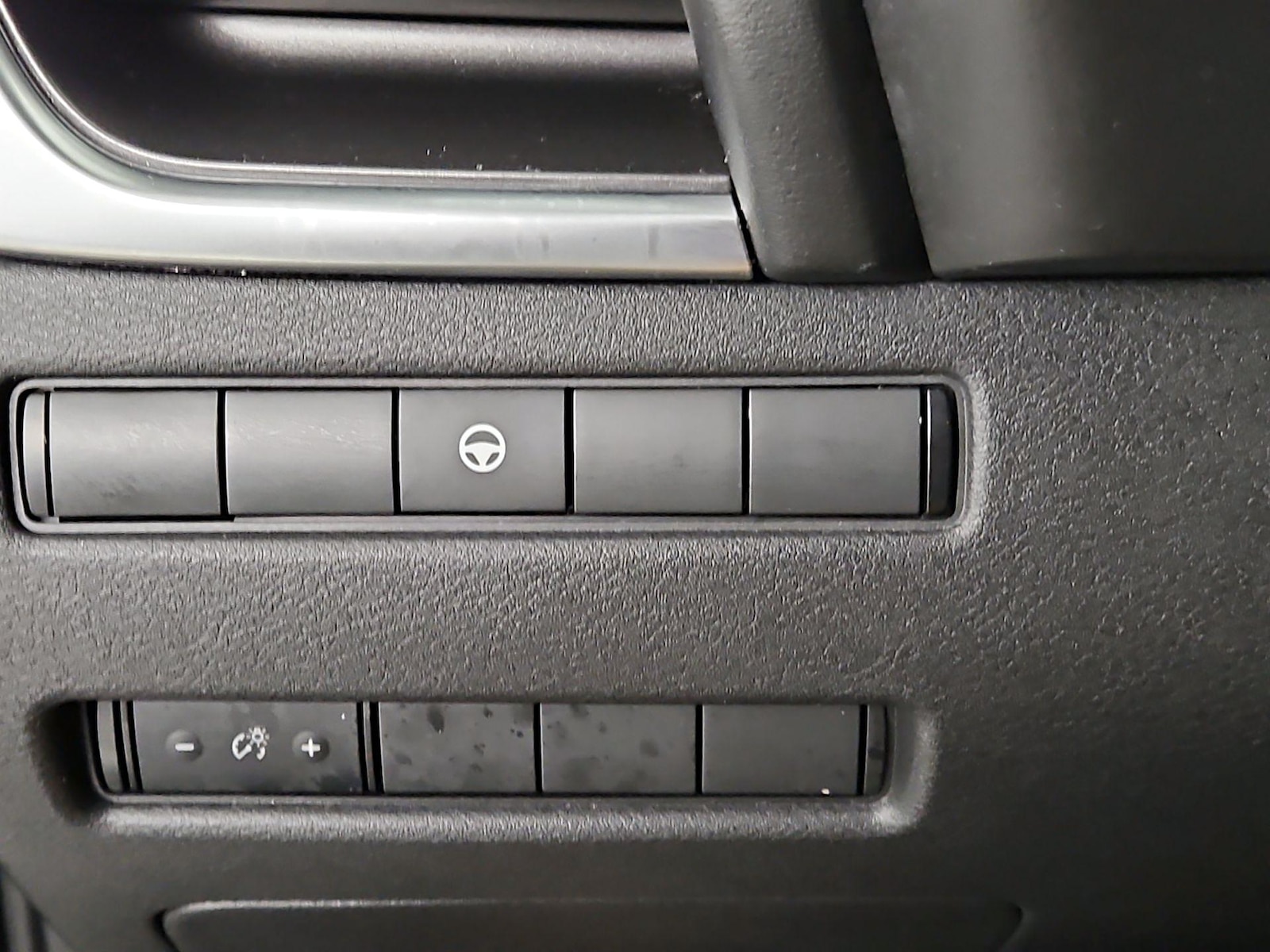 2023 Nissan Rogue SV - Photo 14