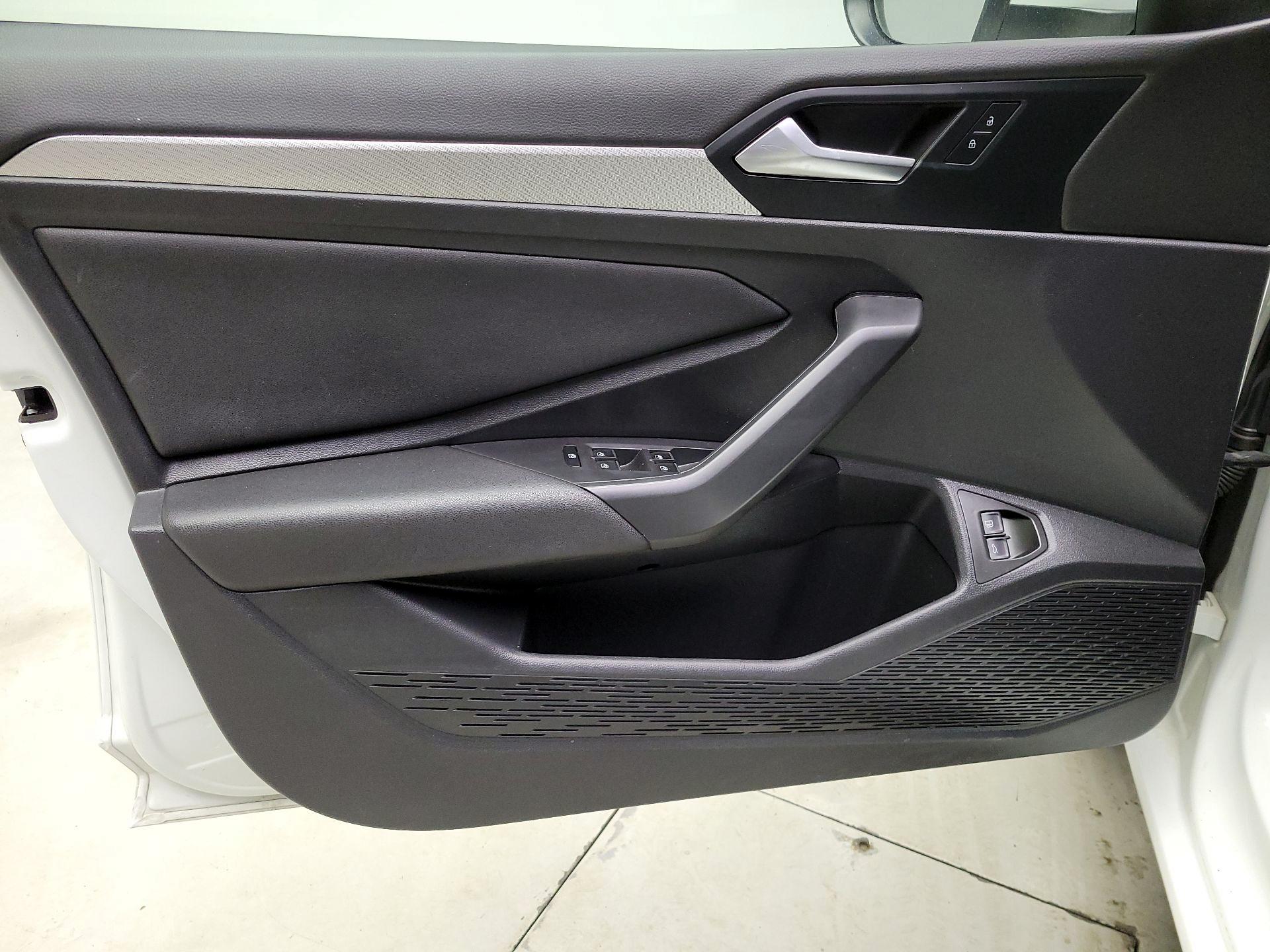 Thumbnail: 2021 Volkswagen Jetta - 10