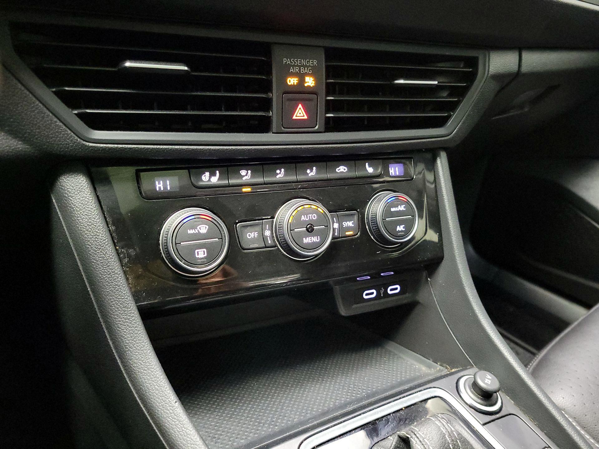 Thumbnail: 2021 Volkswagen Jetta - 14