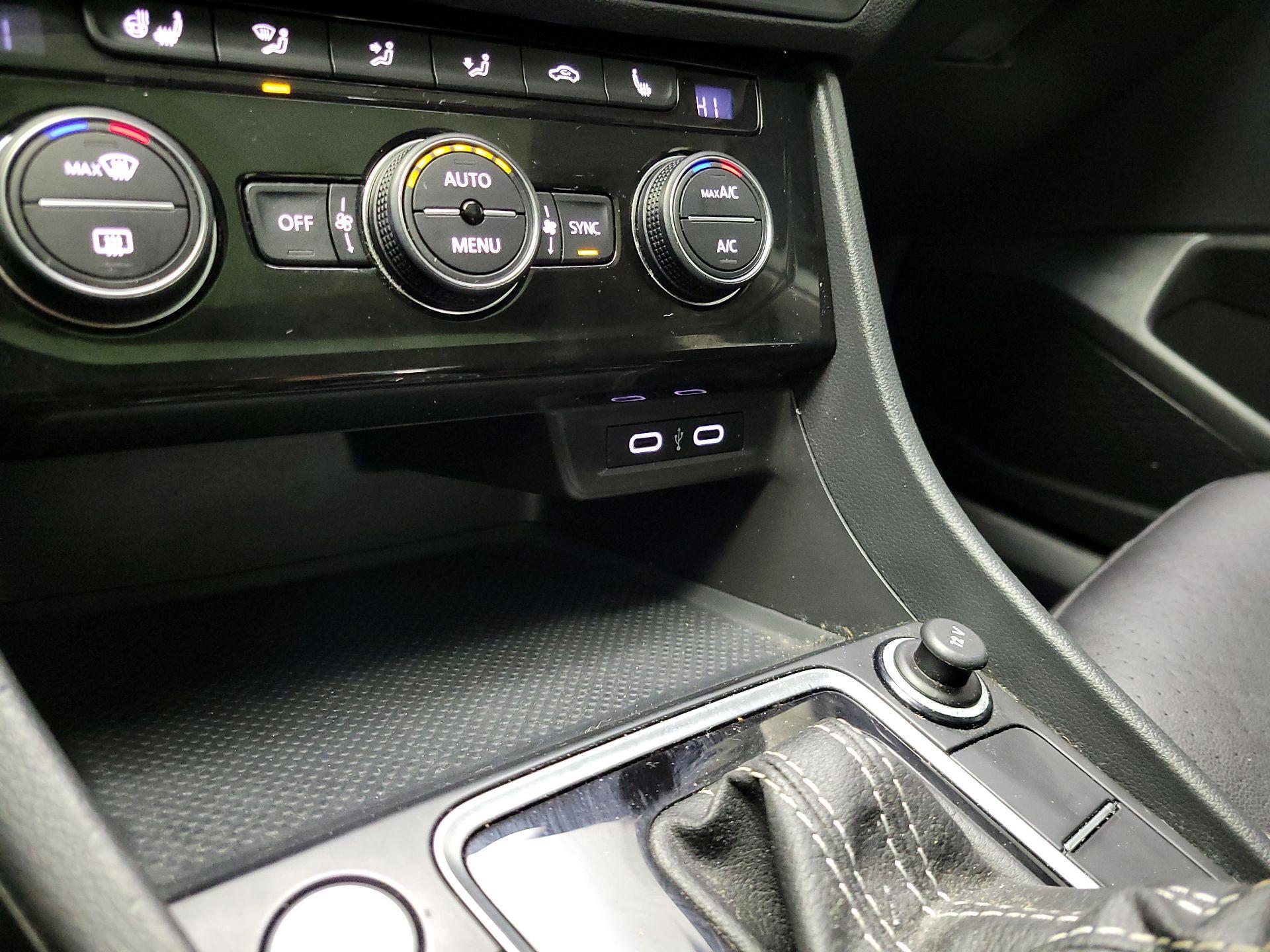 Thumbnail: 2021 Volkswagen Jetta - 16