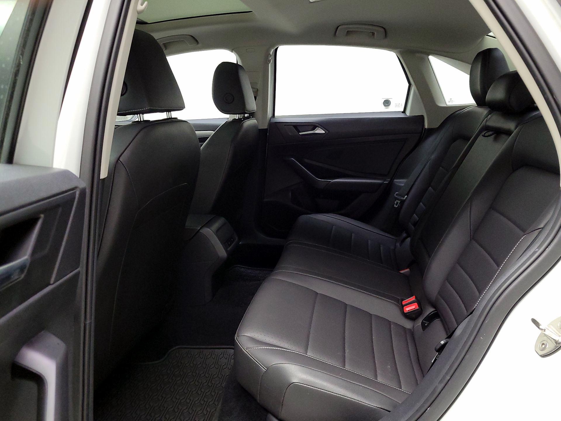 Thumbnail: 2021 Volkswagen Jetta - 18