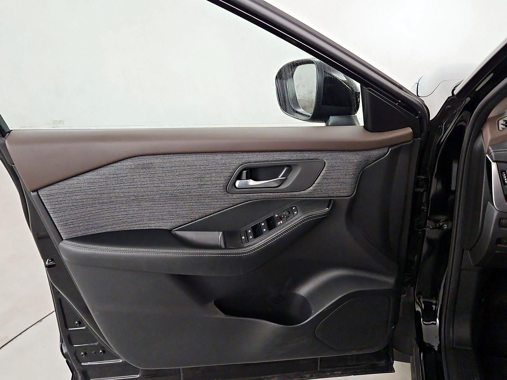 Thumbnail: 2023 Nissan Rogue - 12