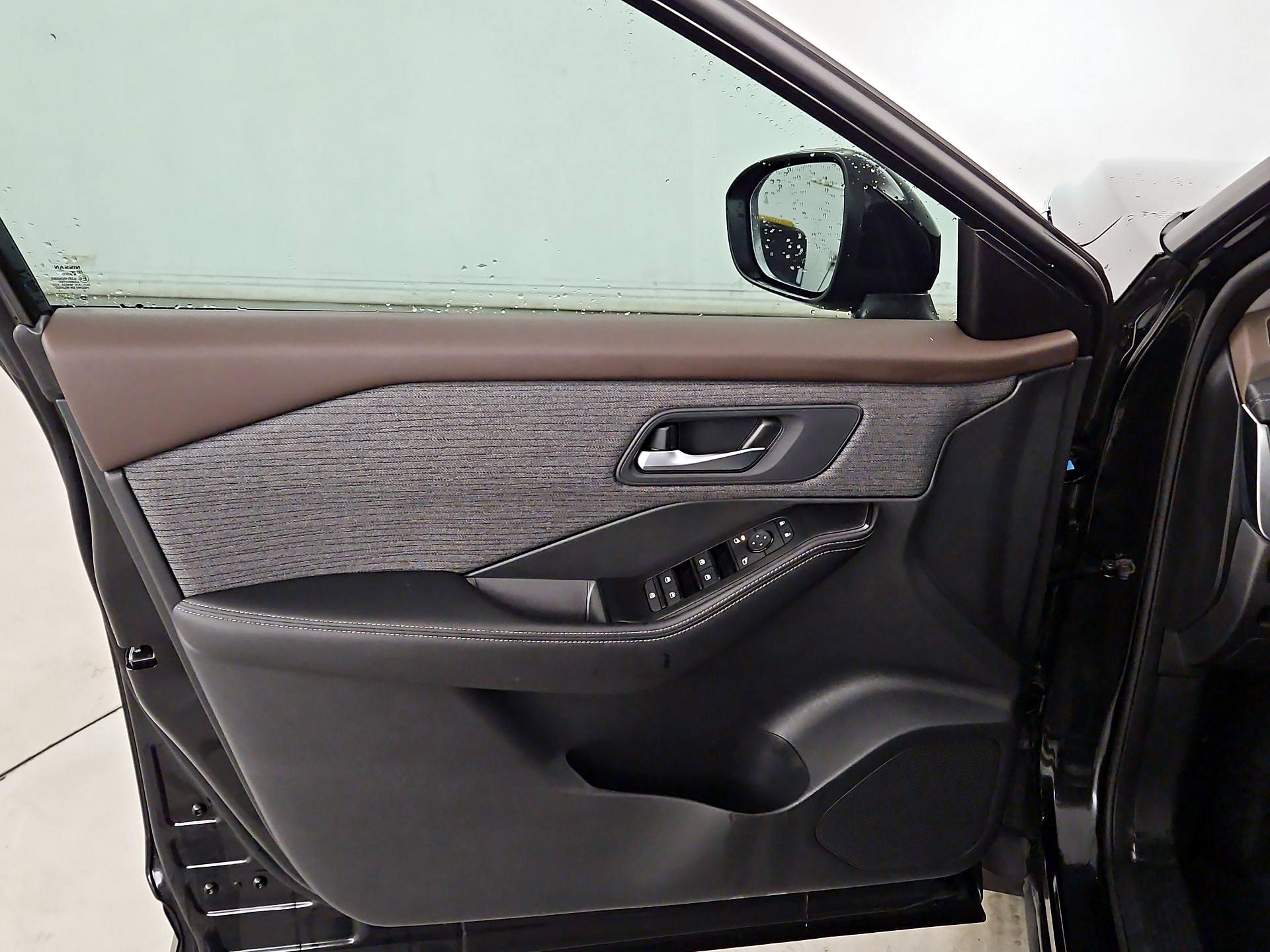 Thumbnail: 2023 Nissan Rogue - 12