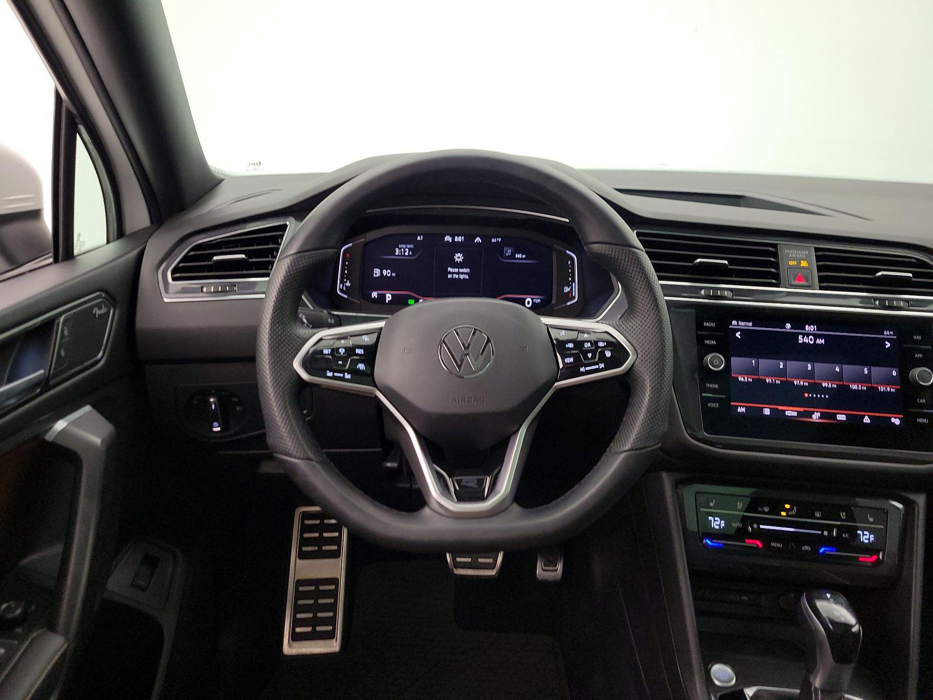 Thumbnail: 2022 Volkswagen Tiguan - 10