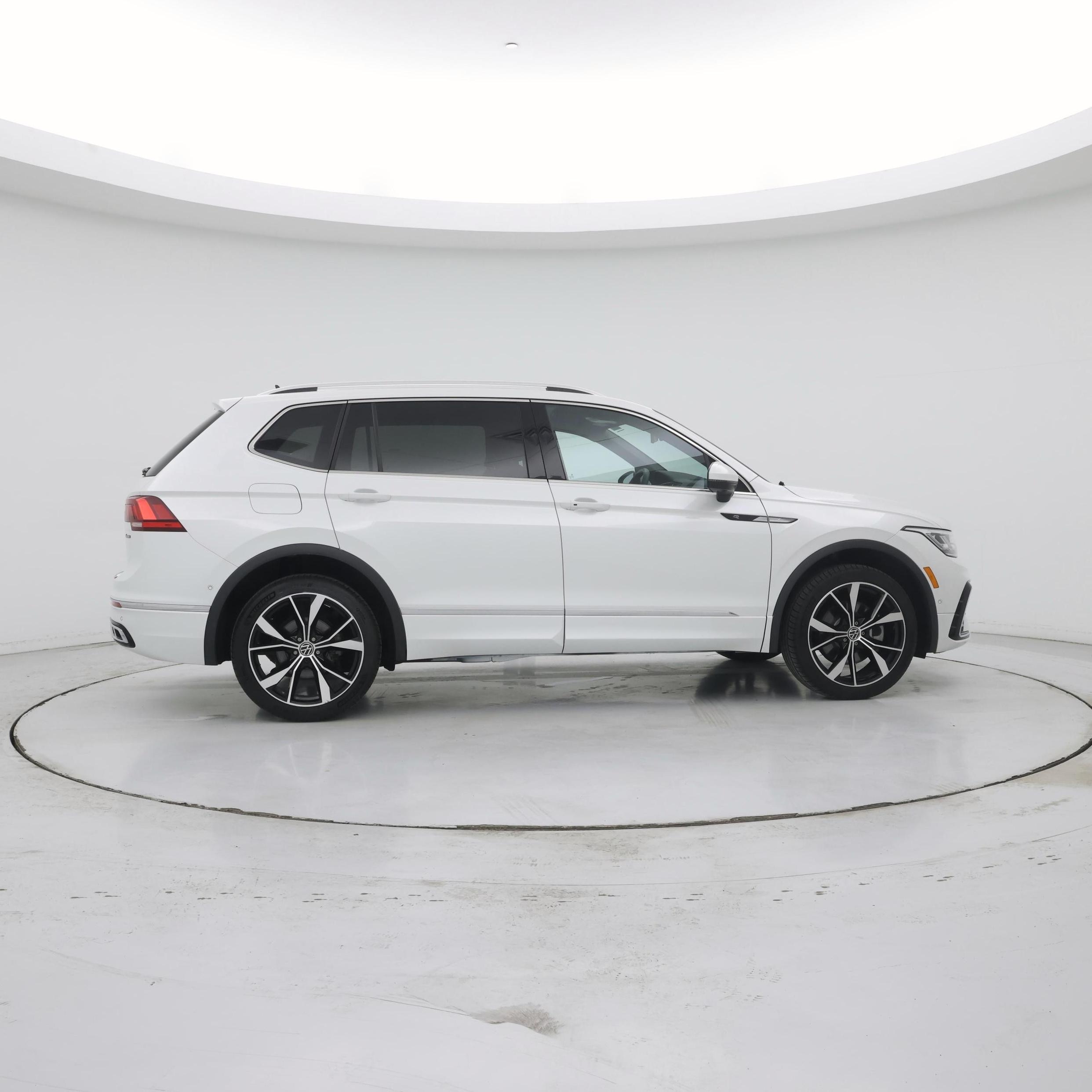 Thumbnail: 2022 Volkswagen Tiguan - 7