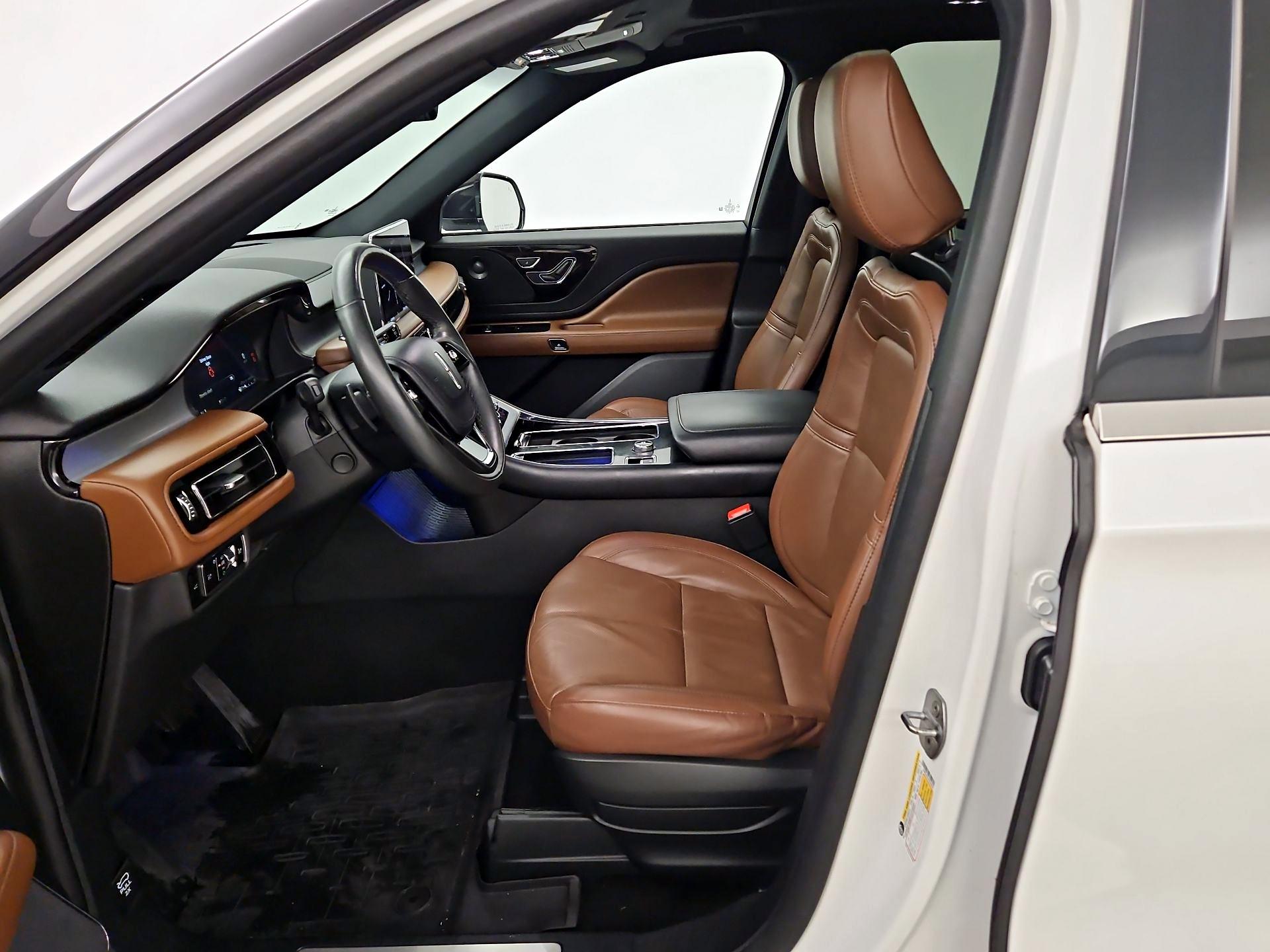 Thumbnail: 2023 Lincoln Aviator - 11