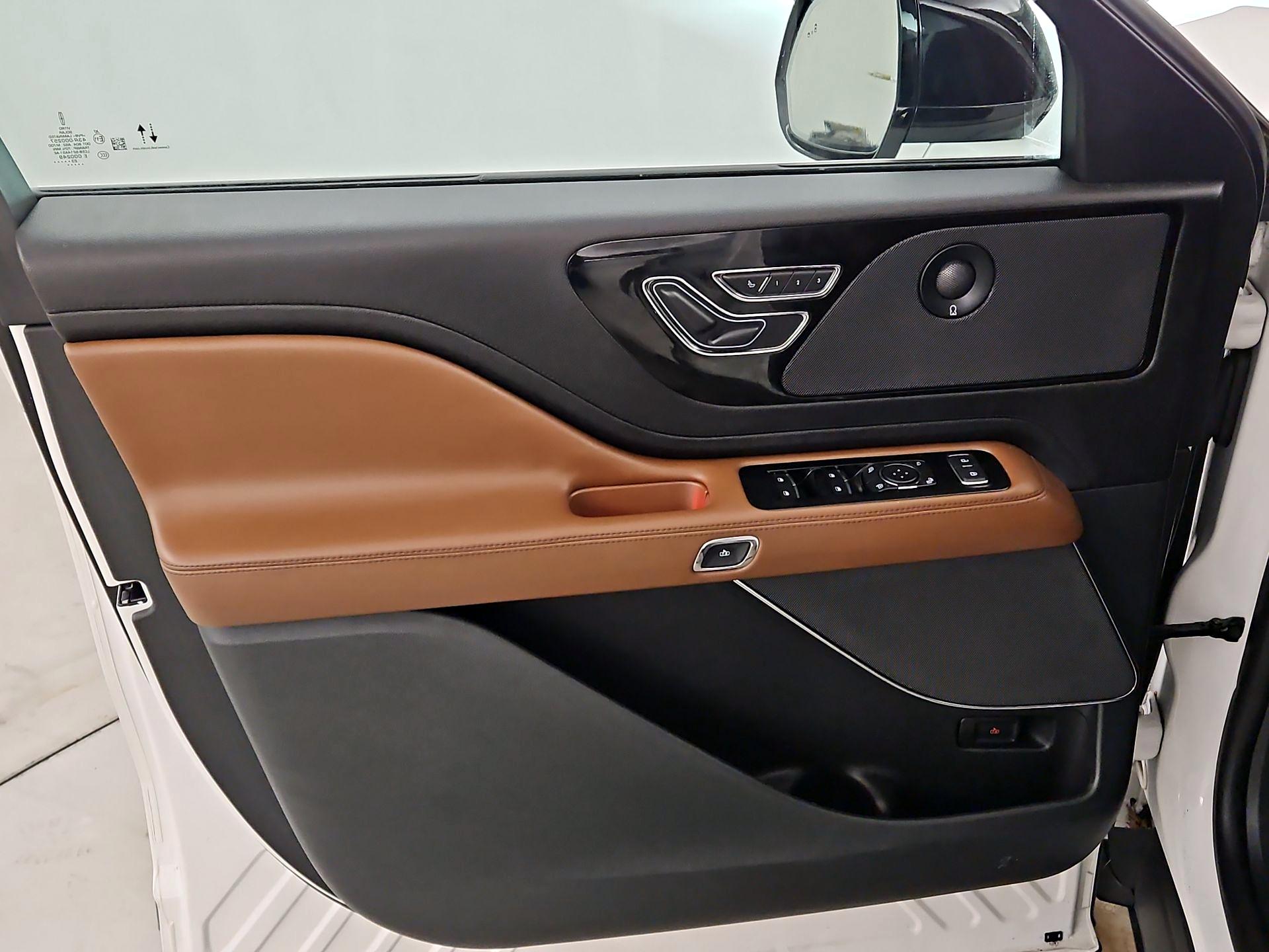 Thumbnail: 2023 Lincoln Aviator - 12