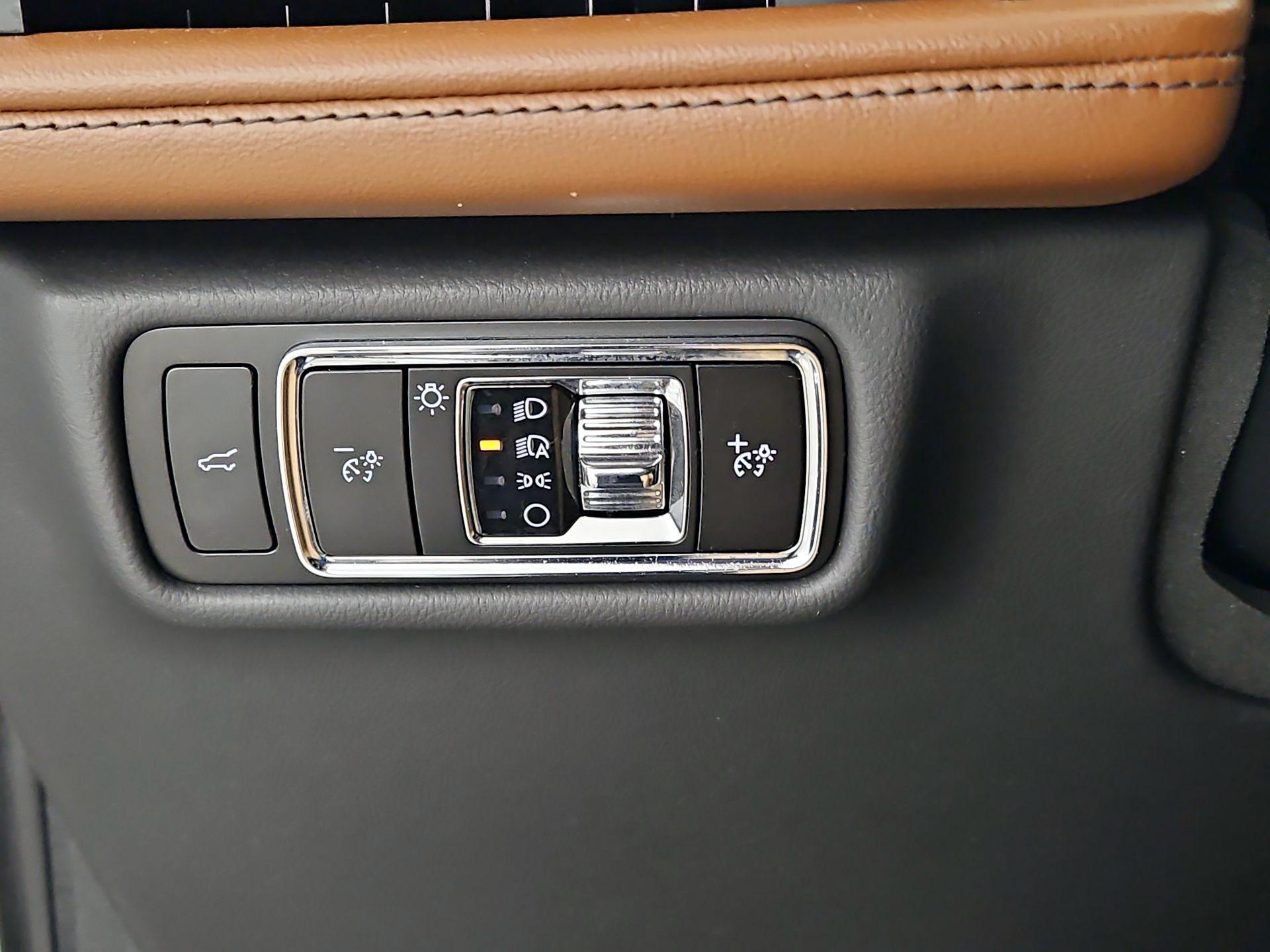 Thumbnail: 2023 Lincoln Aviator - 13