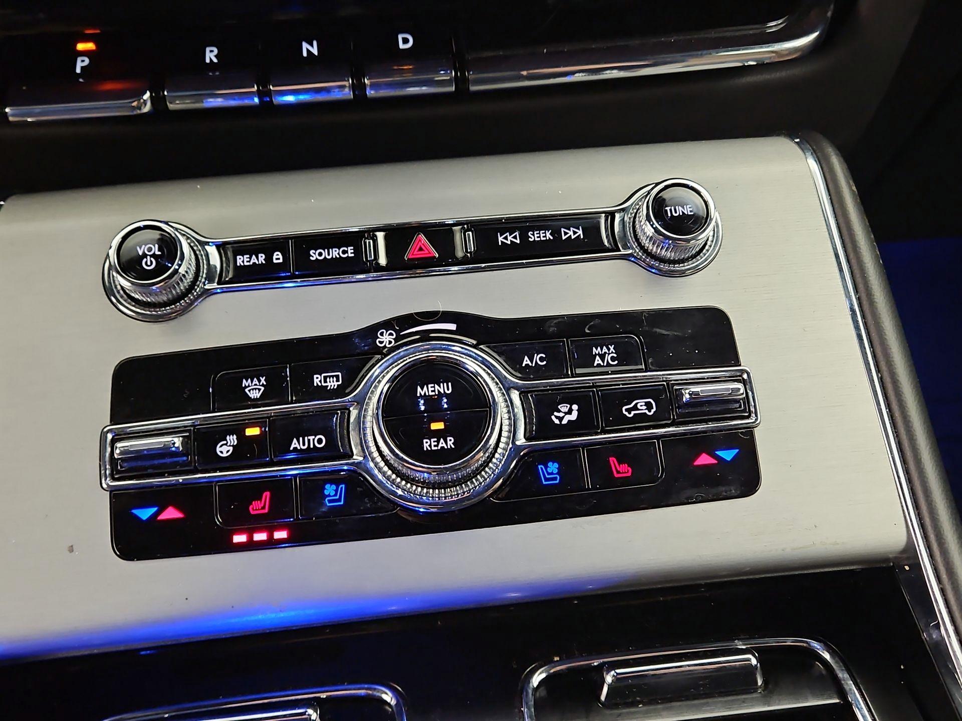 Thumbnail: 2023 Lincoln Aviator - 17