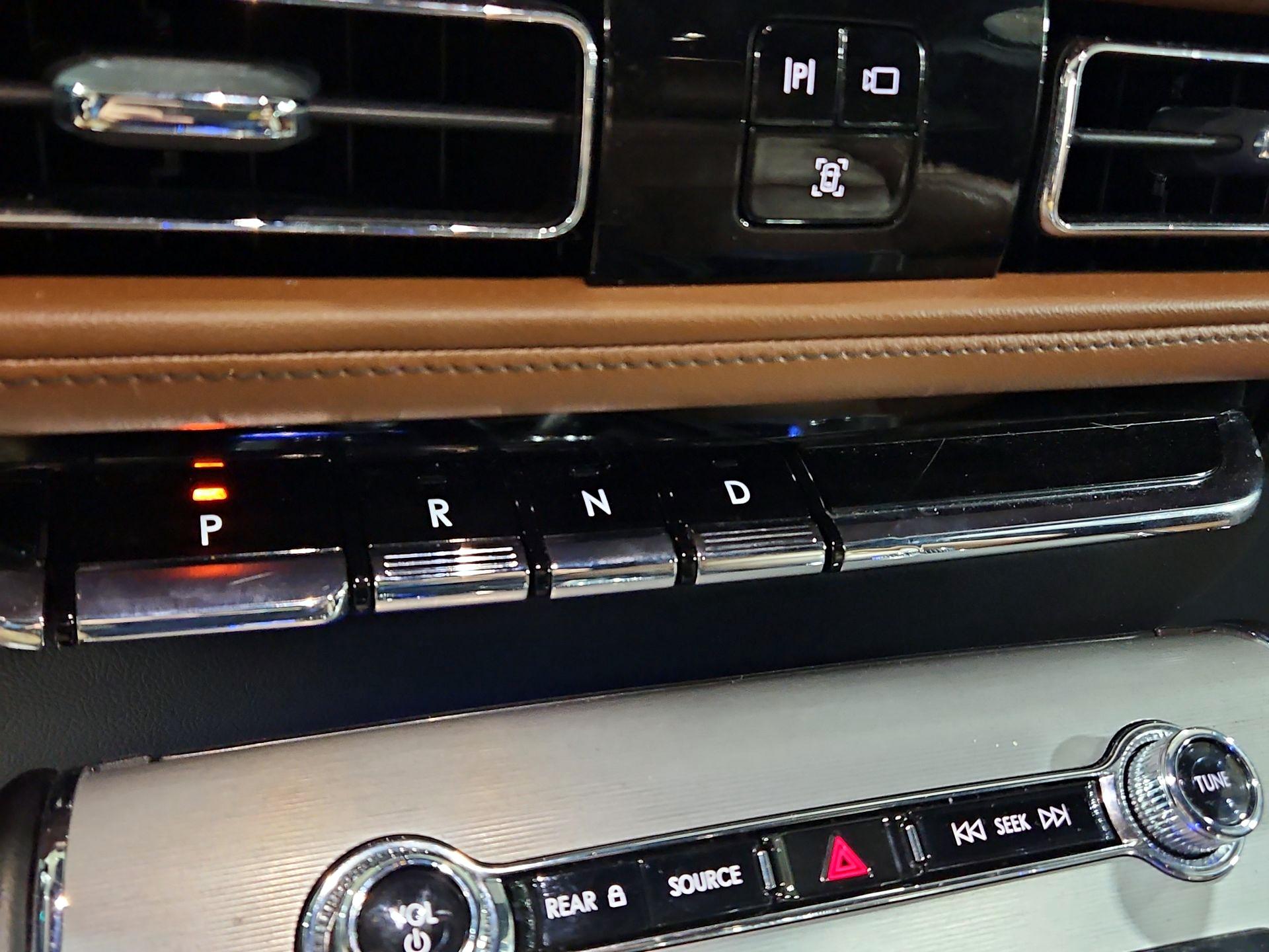 Thumbnail: 2023 Lincoln Aviator - 18