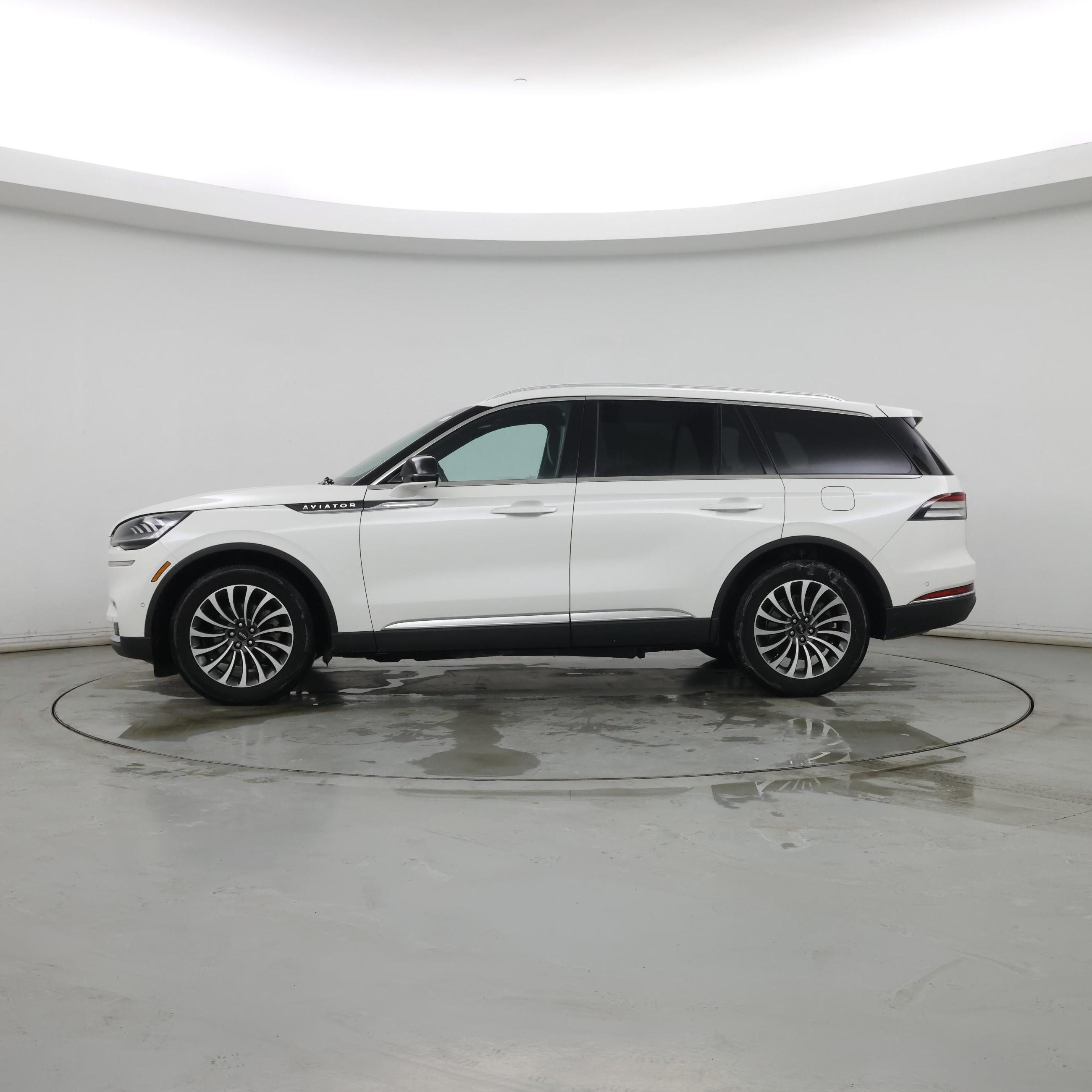 Thumbnail: 2023 Lincoln Aviator - 3