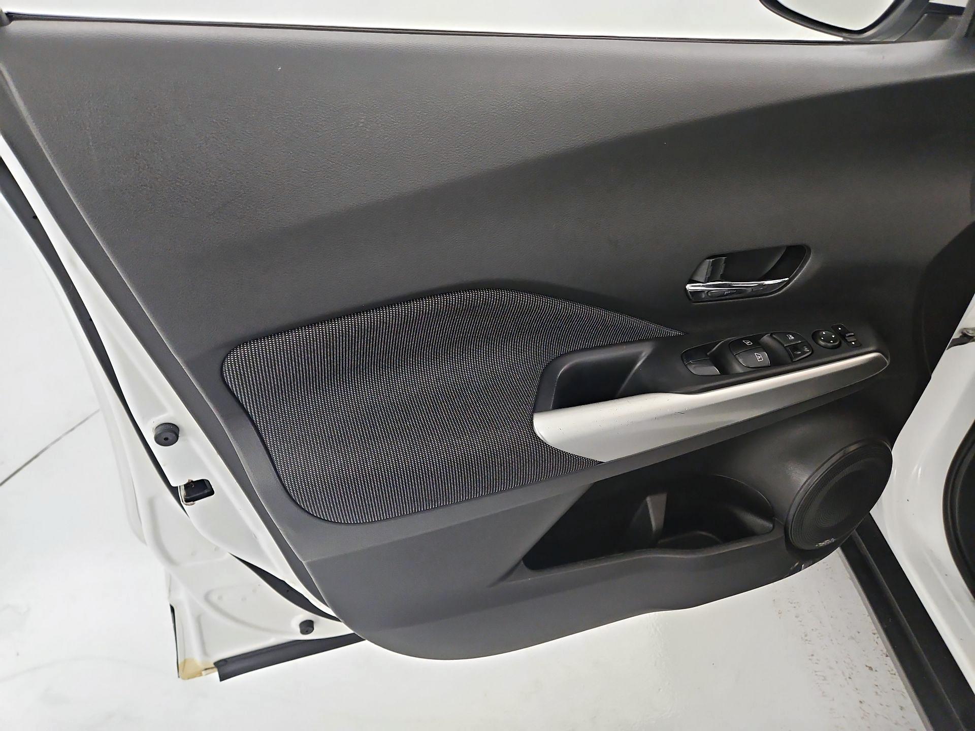 Thumbnail: 2019 Nissan Kicks - 12