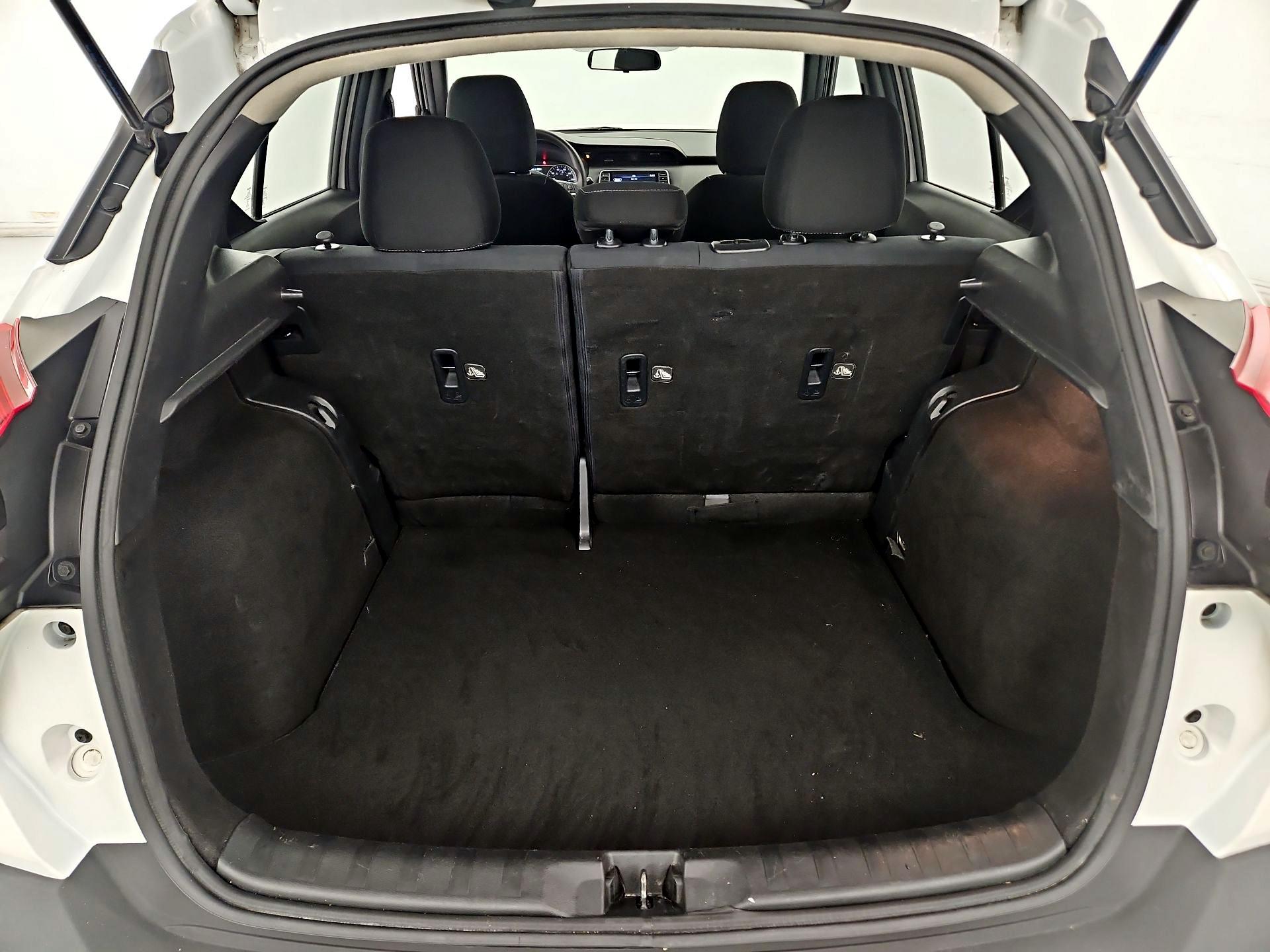 Thumbnail: 2019 Nissan Kicks - 19