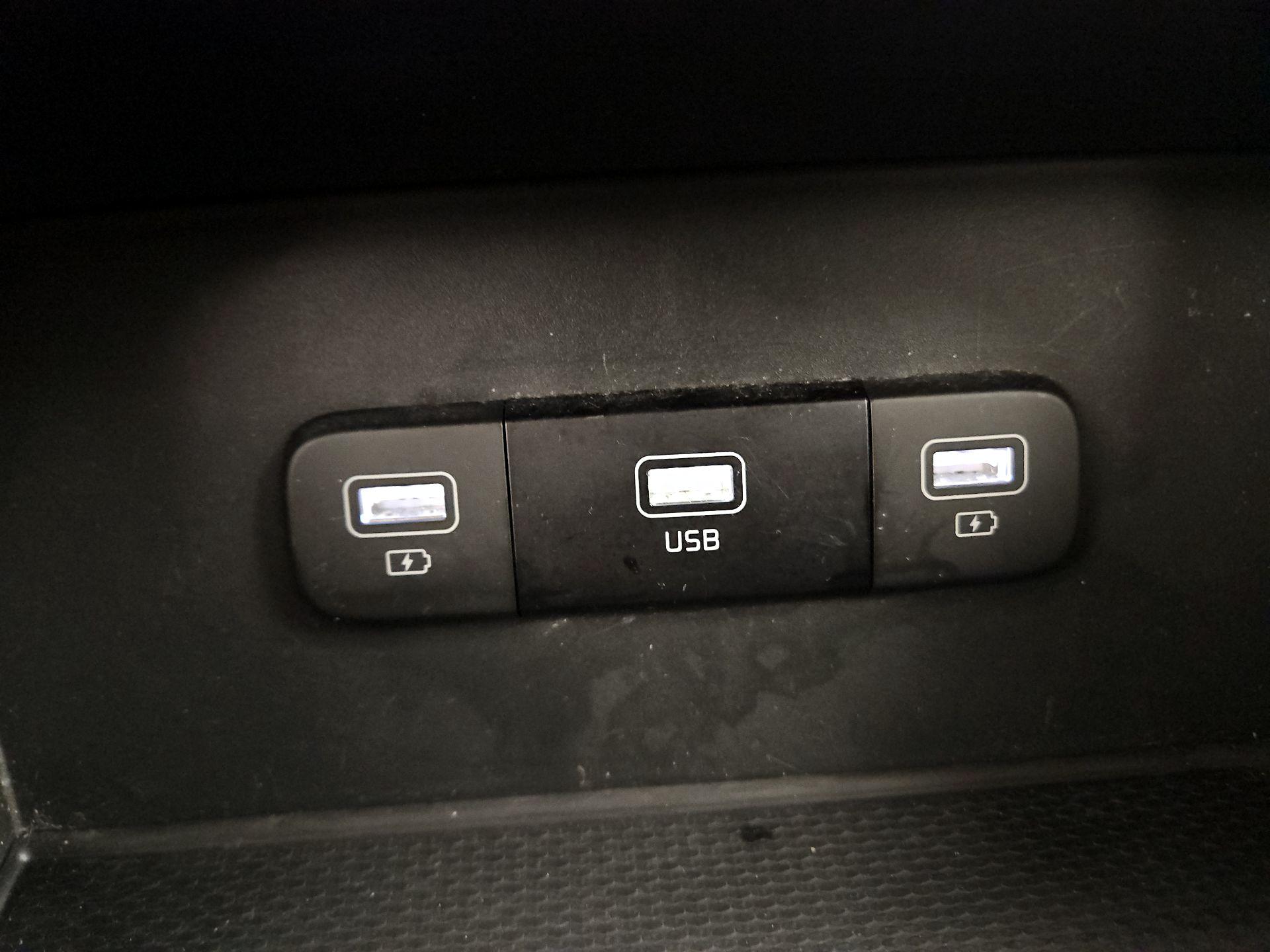 Thumbnail: 2024 Kia Carnival - 18