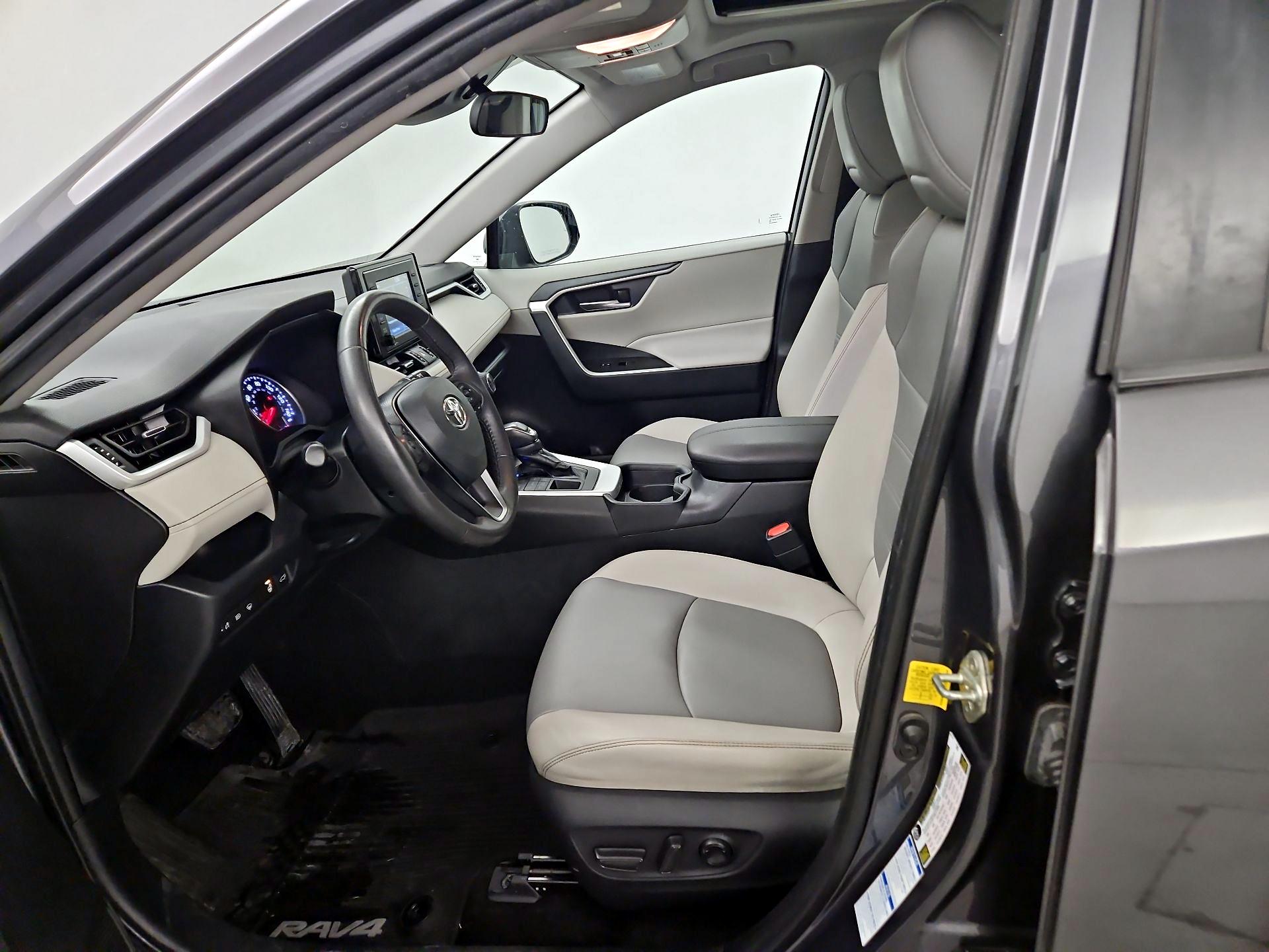 Thumbnail: 2020 Toyota RAV4 - 11