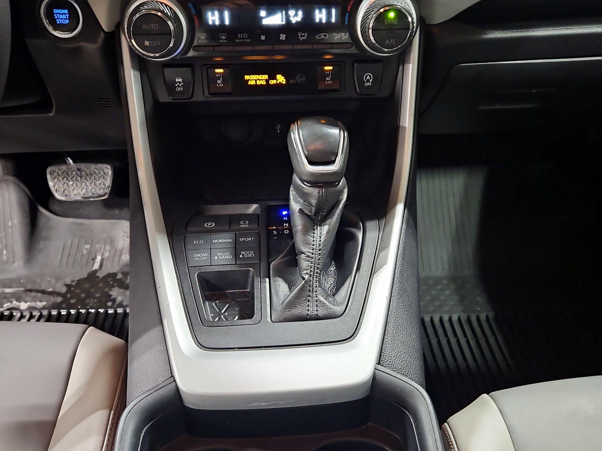 Thumbnail: 2020 Toyota RAV4 - 17