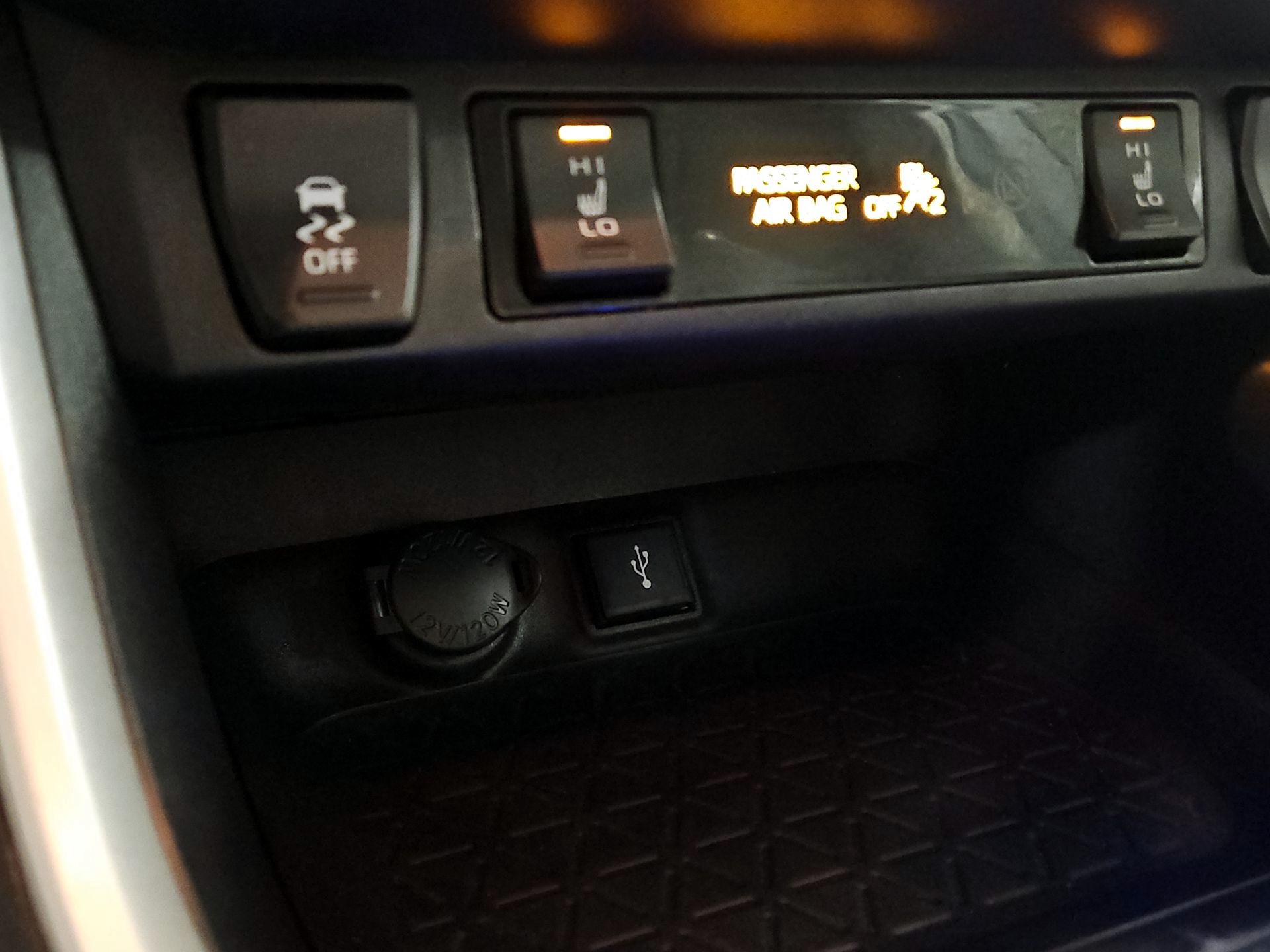 Thumbnail: 2020 Toyota RAV4 - 18