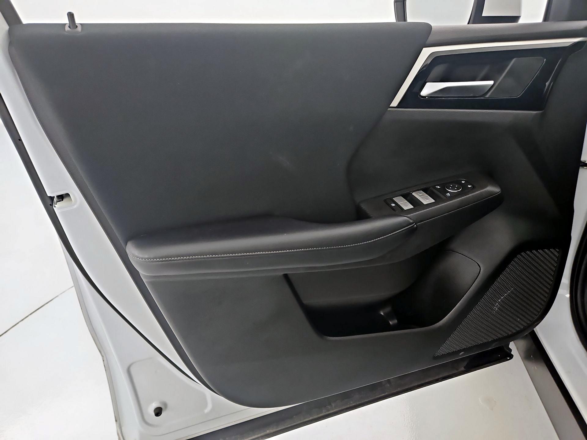 Thumbnail: 2022 Mitsubishi Outlander - 12