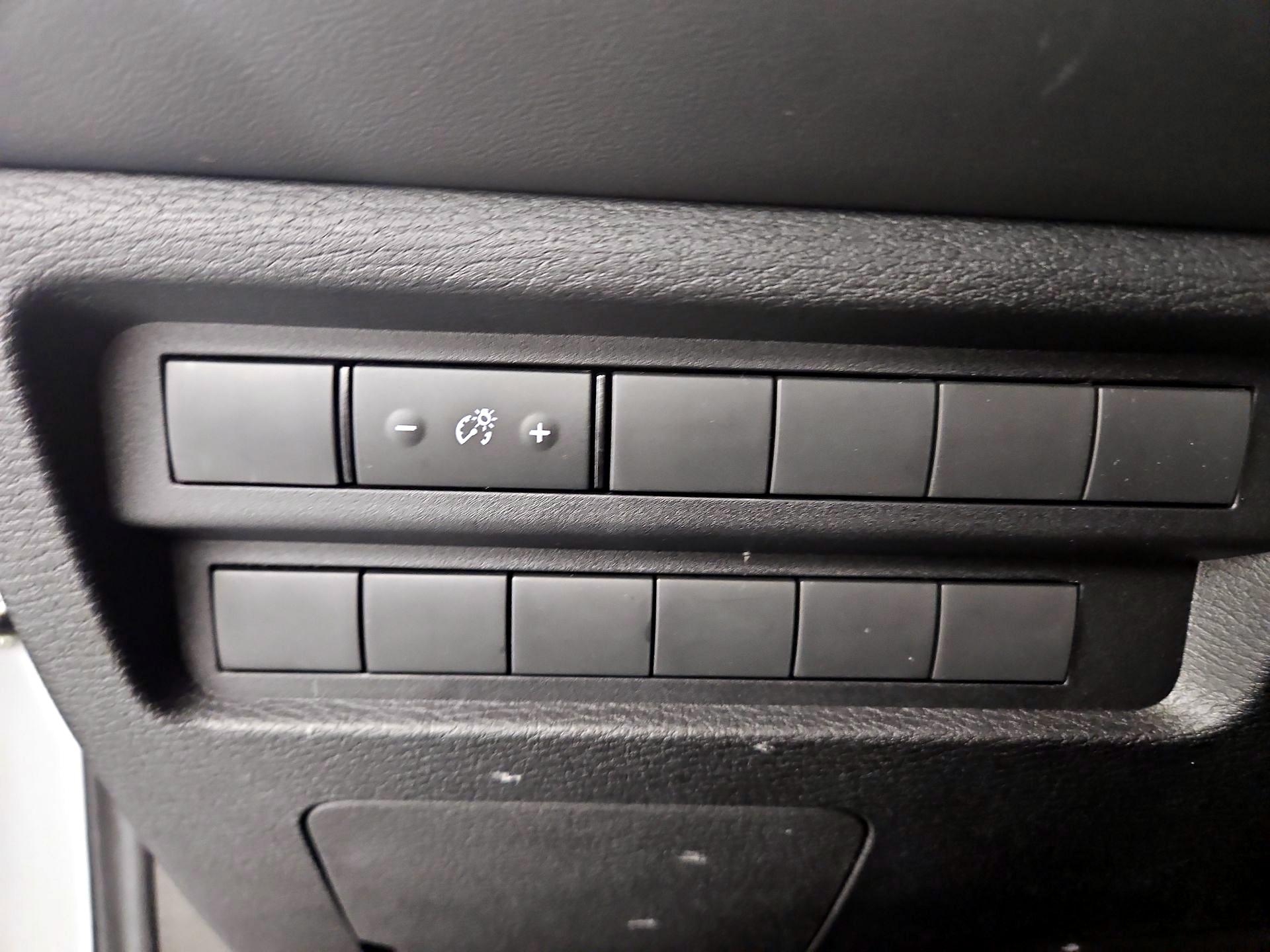 Thumbnail: 2022 Mitsubishi Outlander - 13