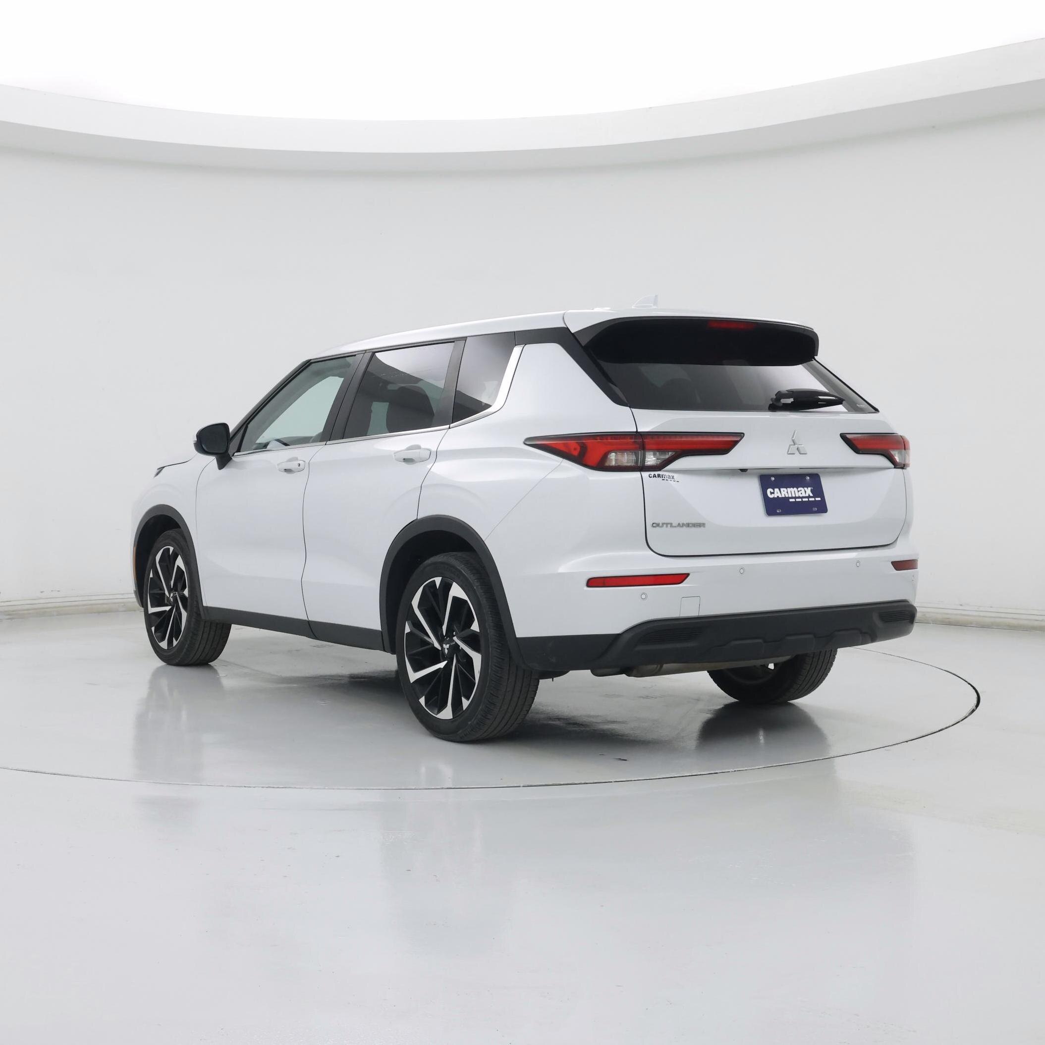 Thumbnail: 2022 Mitsubishi Outlander - 2