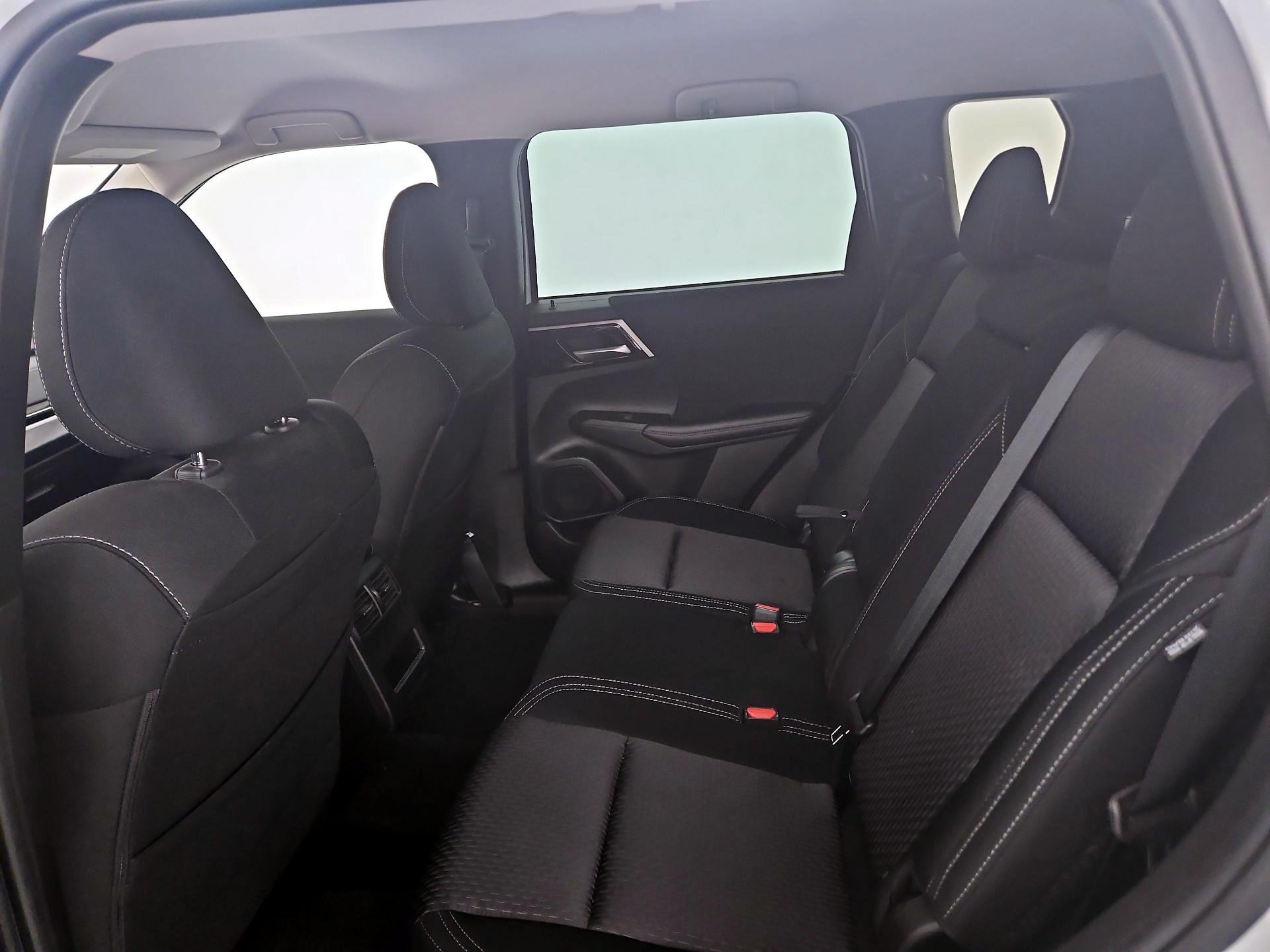 Thumbnail: 2022 Mitsubishi Outlander - 19