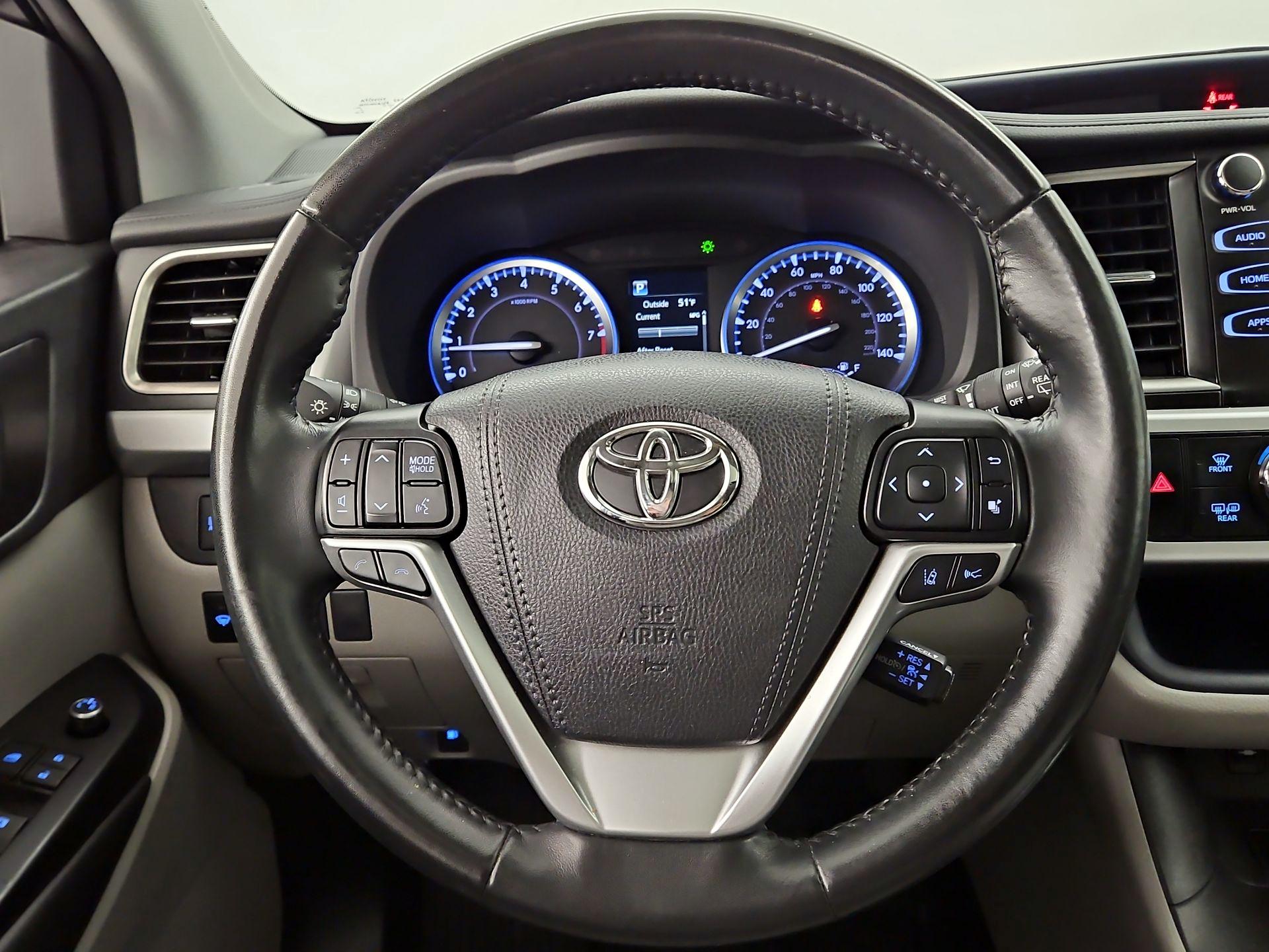 Thumbnail: 2019 Toyota Highlander - 10