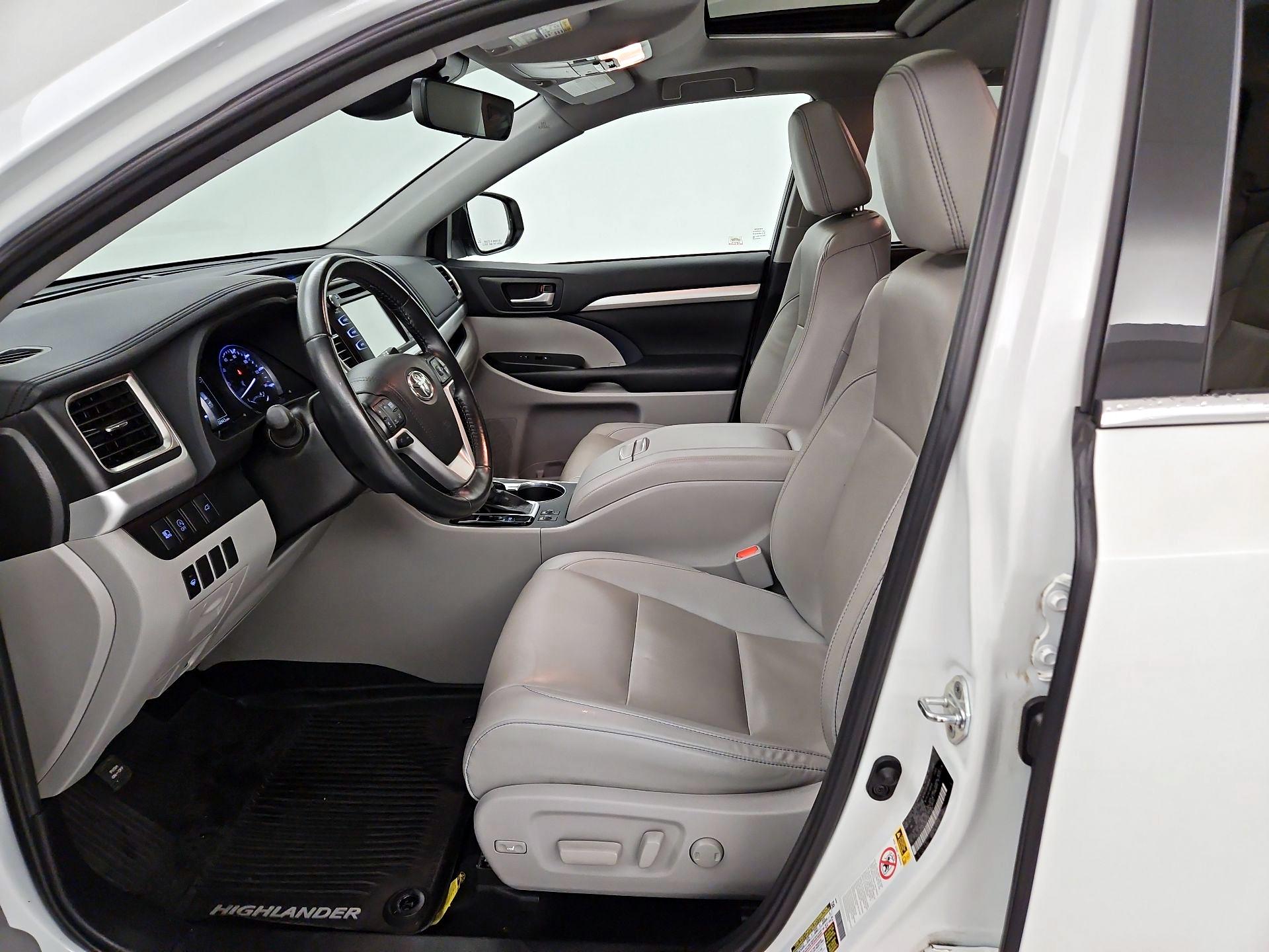 Thumbnail: 2019 Toyota Highlander - 11