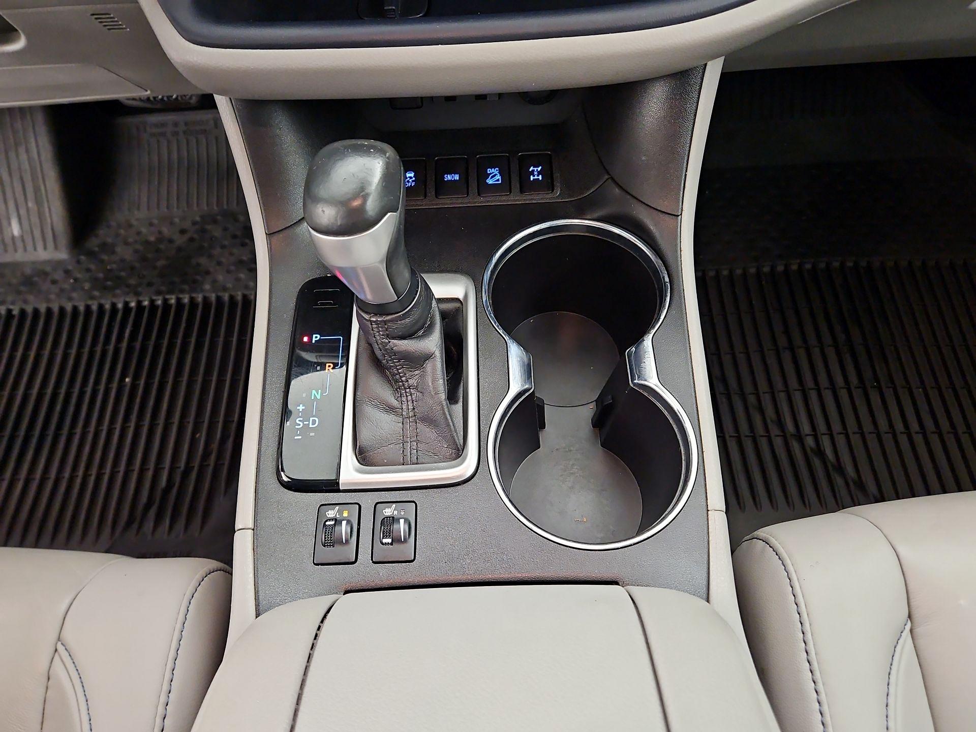 Thumbnail: 2019 Toyota Highlander - 17