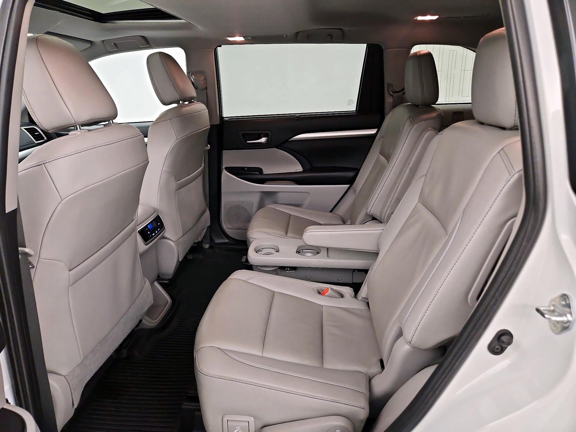 Thumbnail: 2019 Toyota Highlander - 19