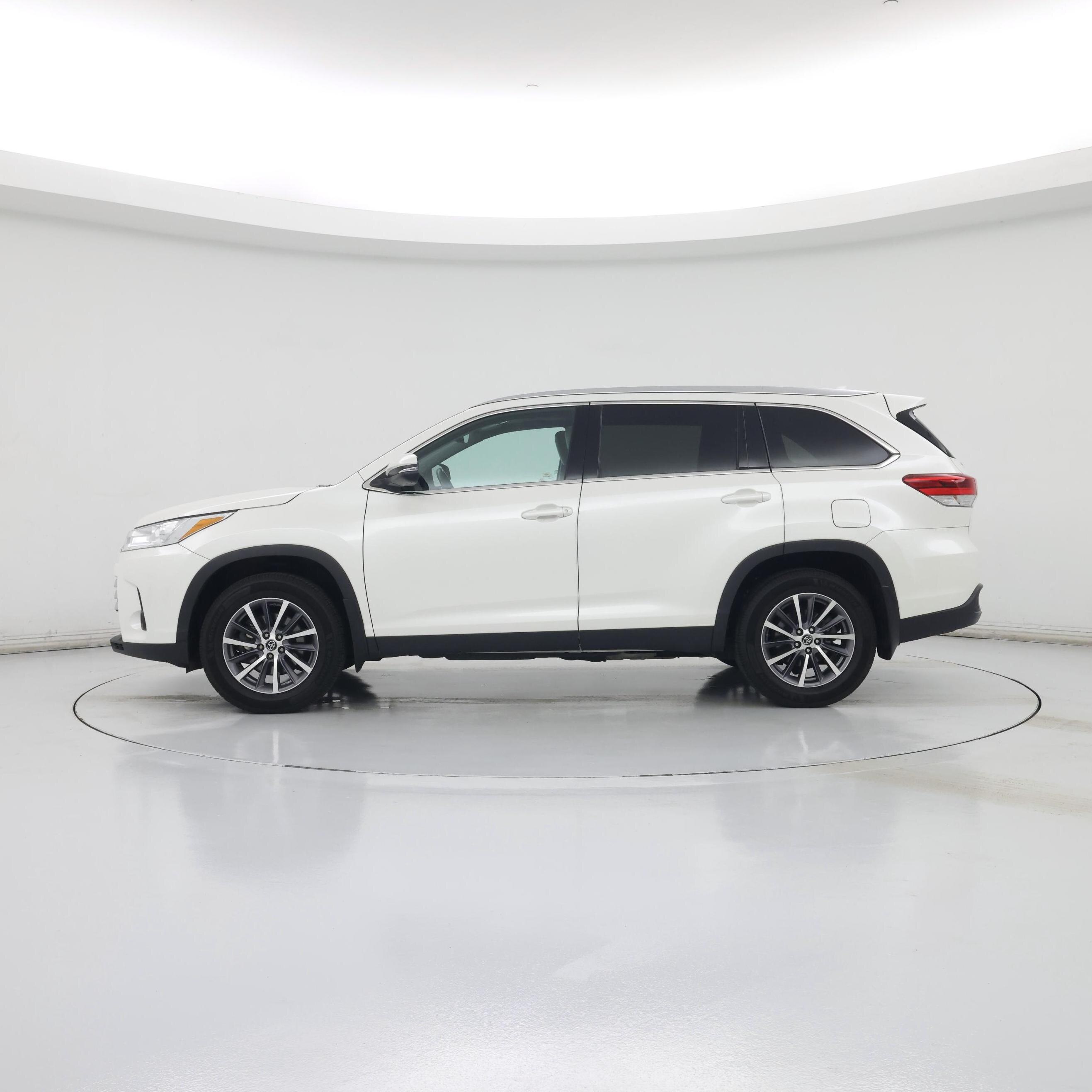 Thumbnail: 2019 Toyota Highlander - 3