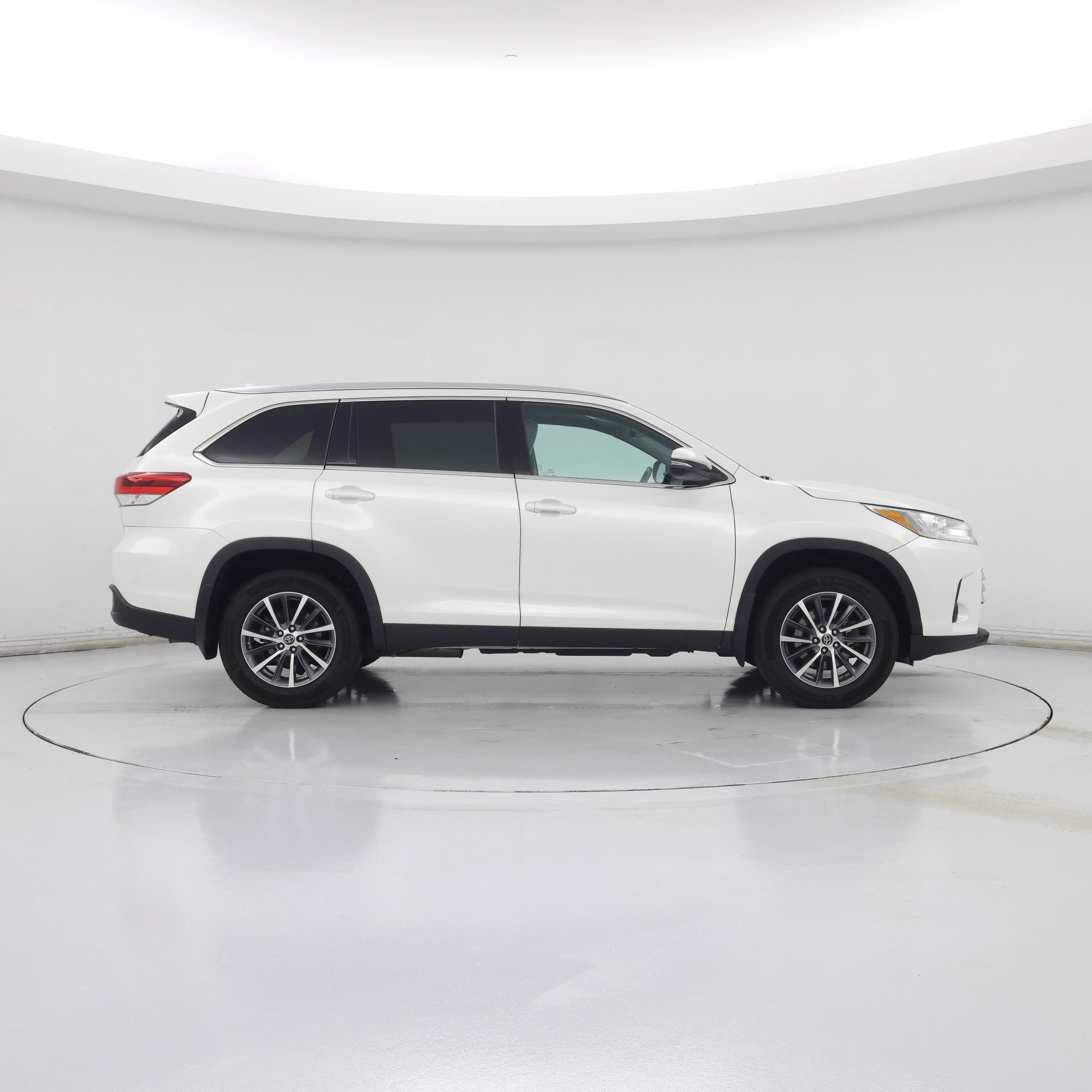 Thumbnail: 2019 Toyota Highlander - 7