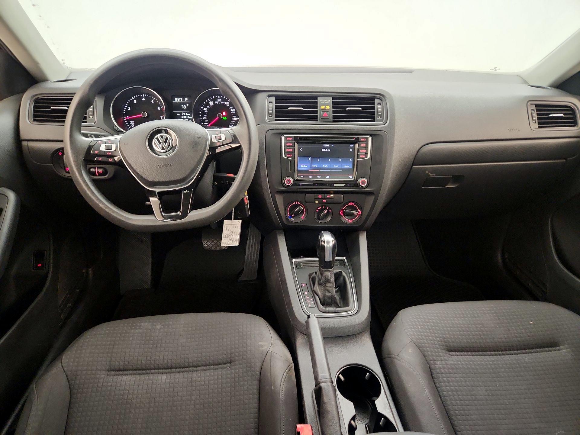 Thumbnail: 2016 Volkswagen Jetta - 9