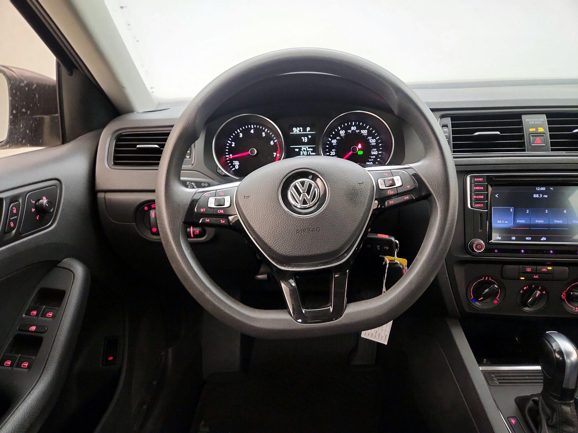 Thumbnail: 2016 Volkswagen Jetta - 10