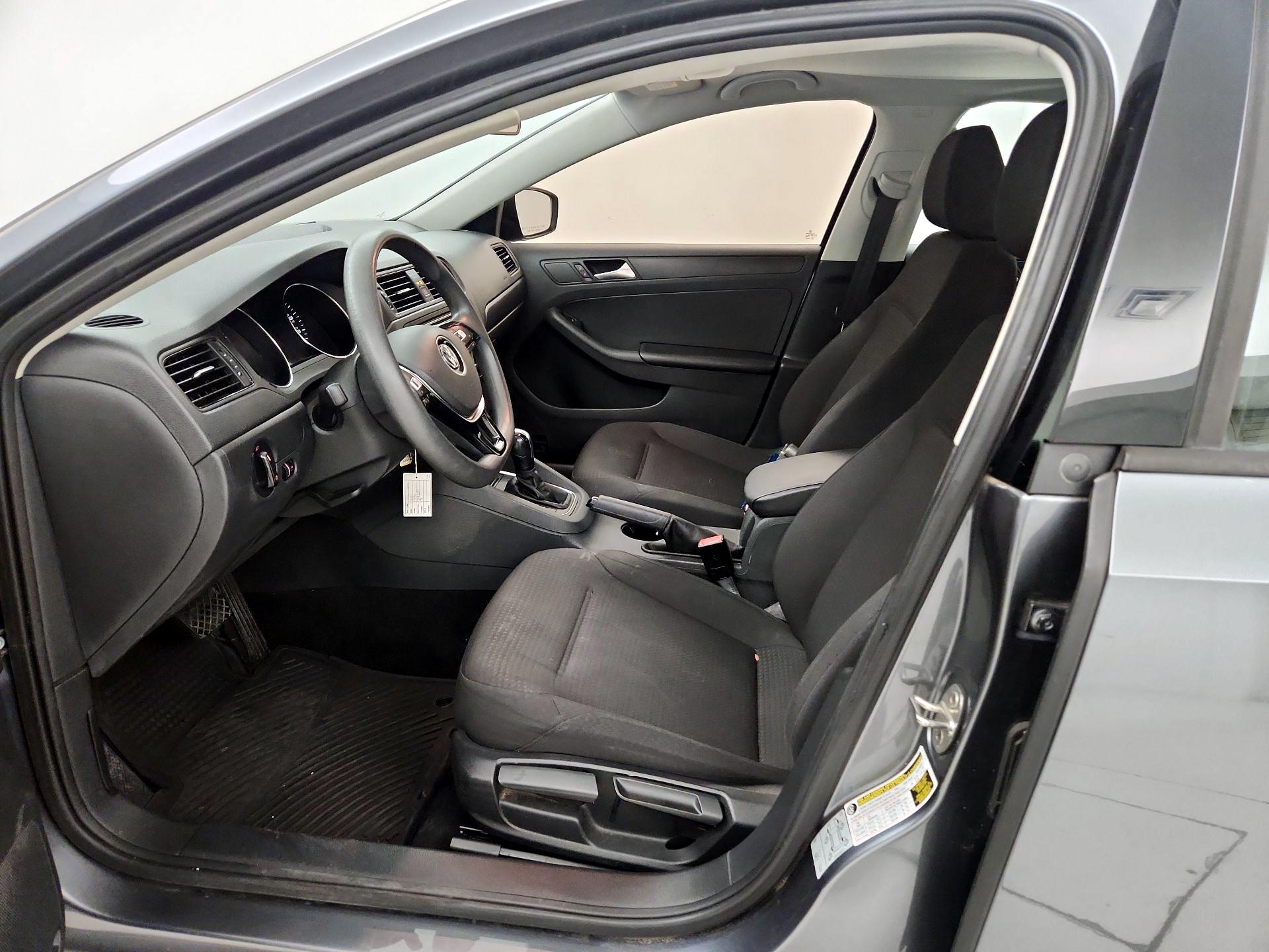 Thumbnail: 2016 Volkswagen Jetta - 11