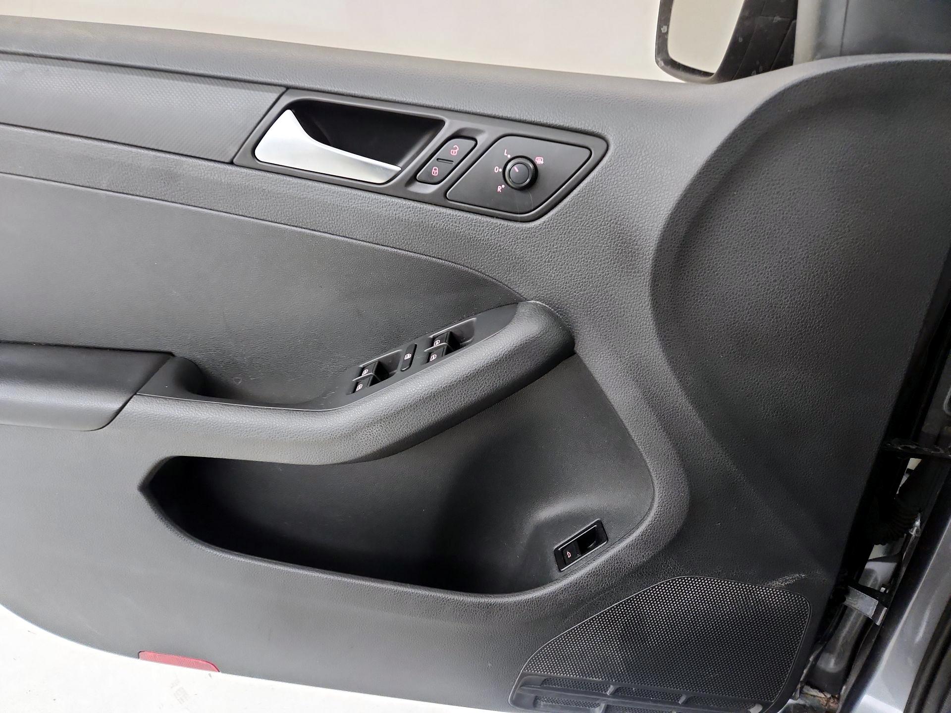 Thumbnail: 2016 Volkswagen Jetta - 12