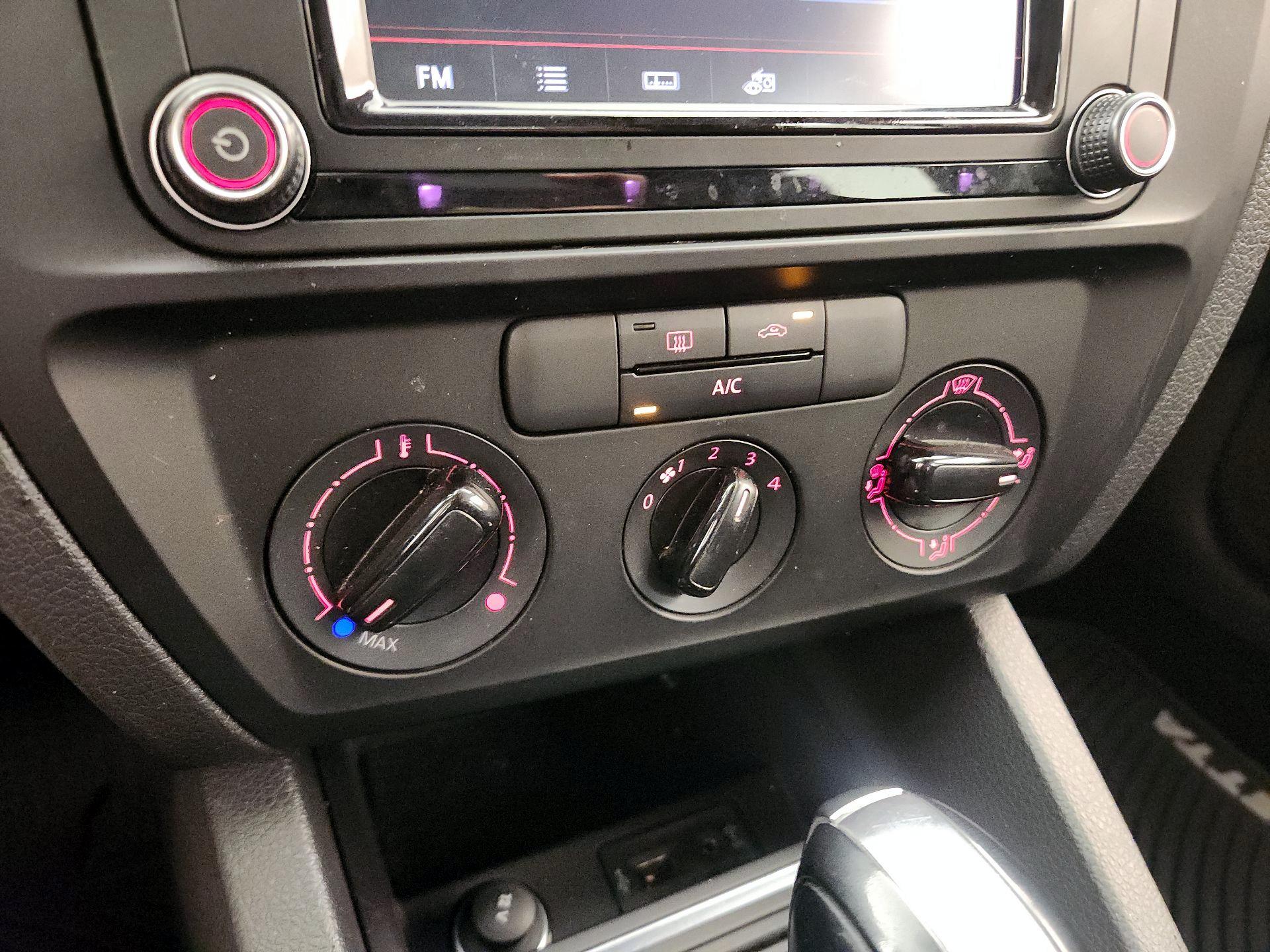 Thumbnail: 2016 Volkswagen Jetta - 16