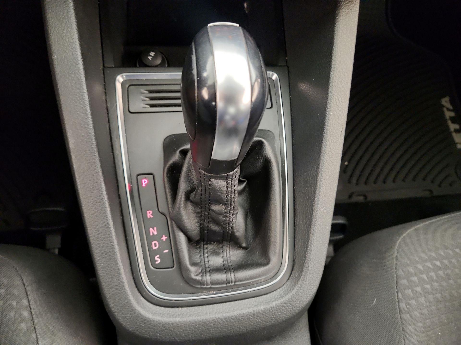 Thumbnail: 2016 Volkswagen Jetta - 17