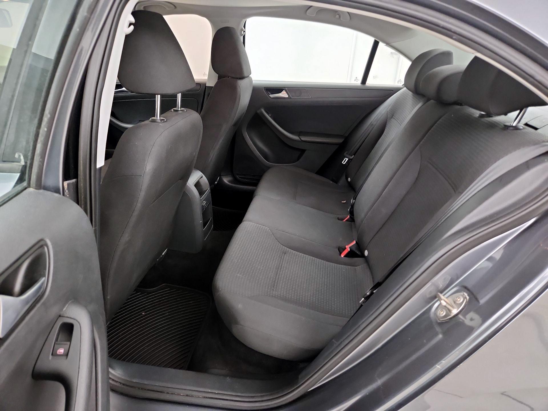 Thumbnail: 2016 Volkswagen Jetta - 18