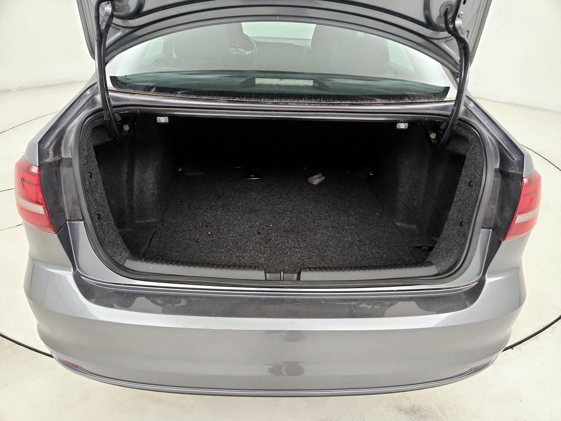 Thumbnail: 2016 Volkswagen Jetta - 19