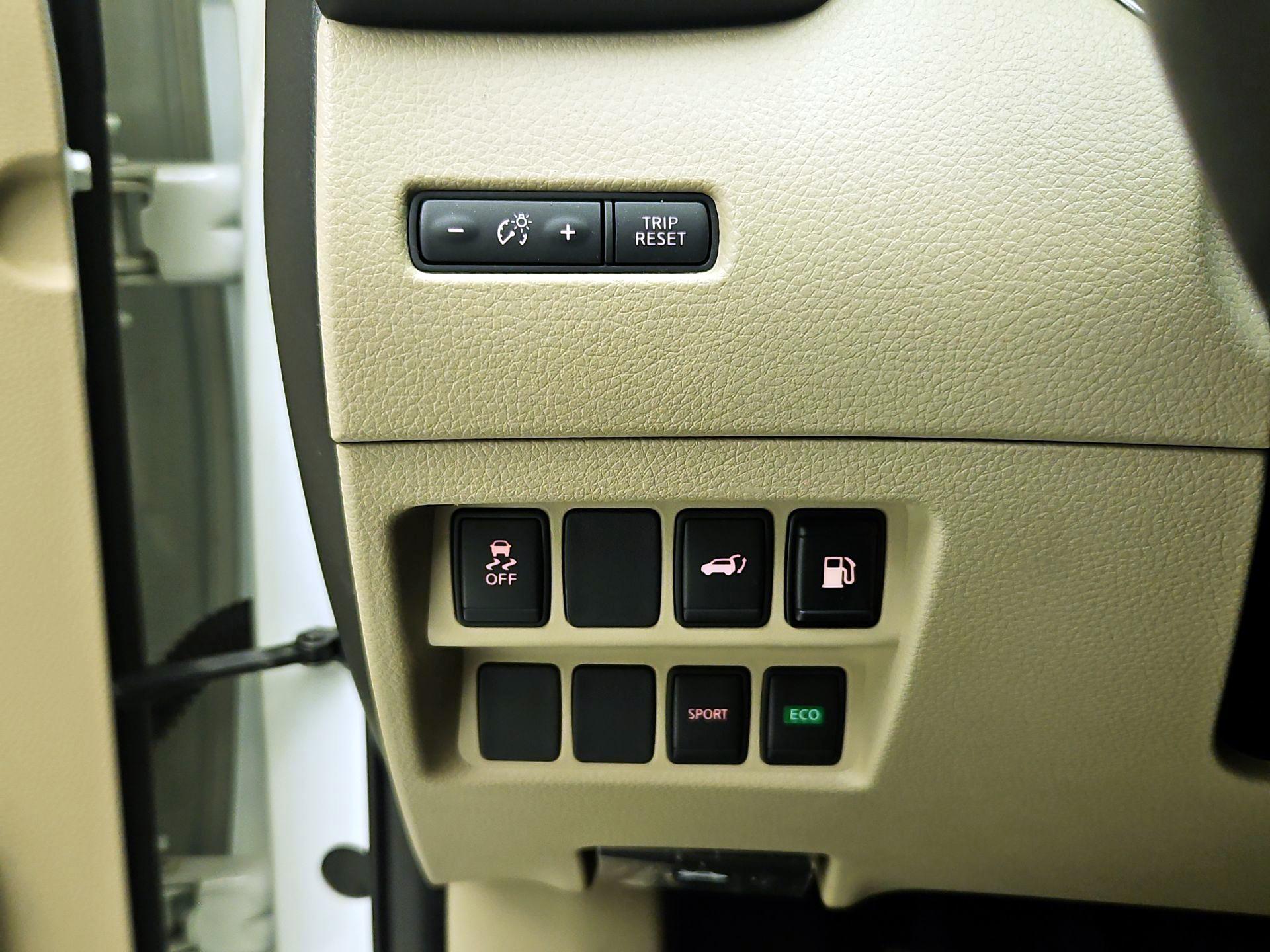 Thumbnail: 2018 Nissan Rogue - 13