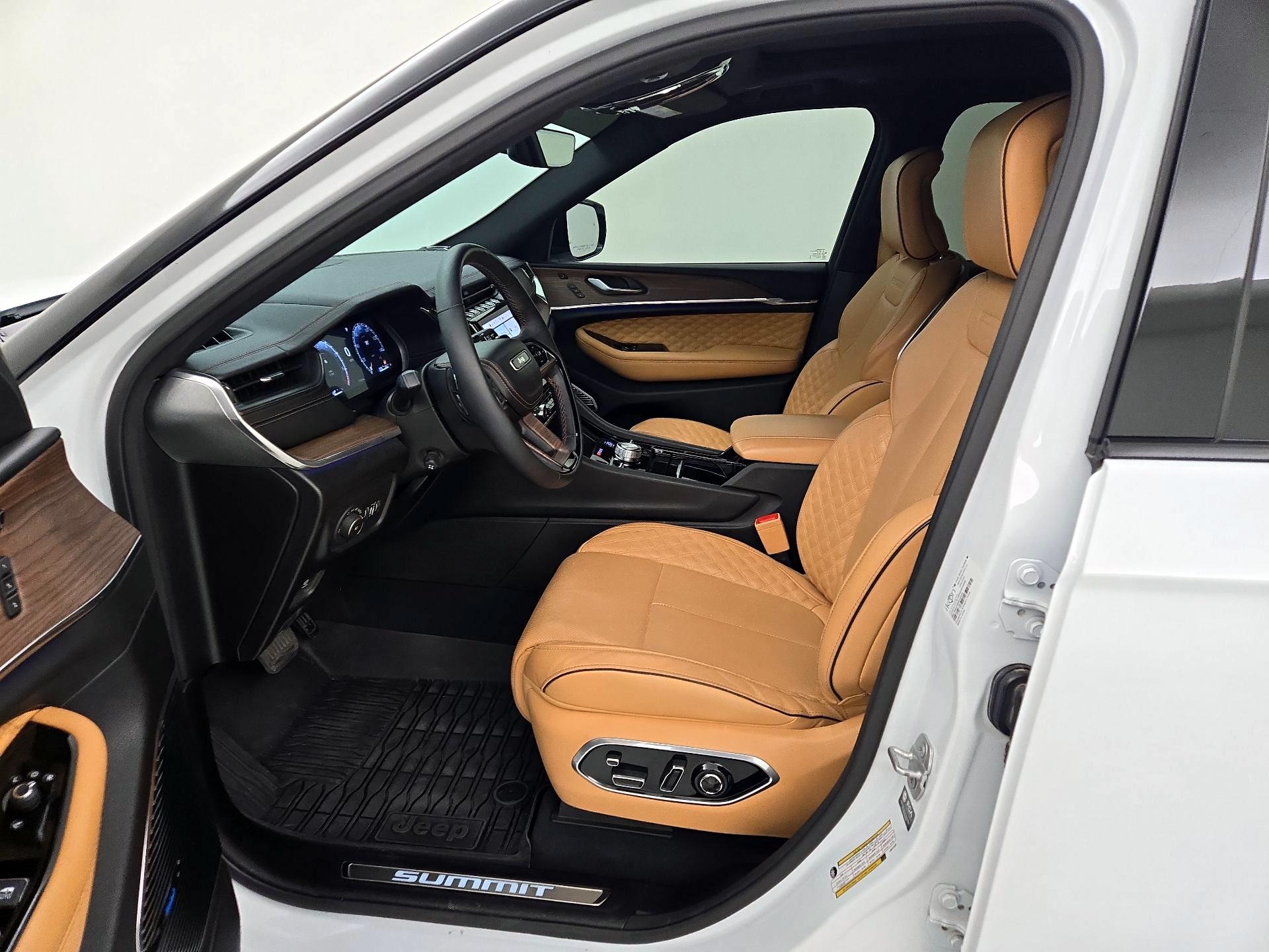 Thumbnail: 2025 Jeep Grand Cherokee L - 11