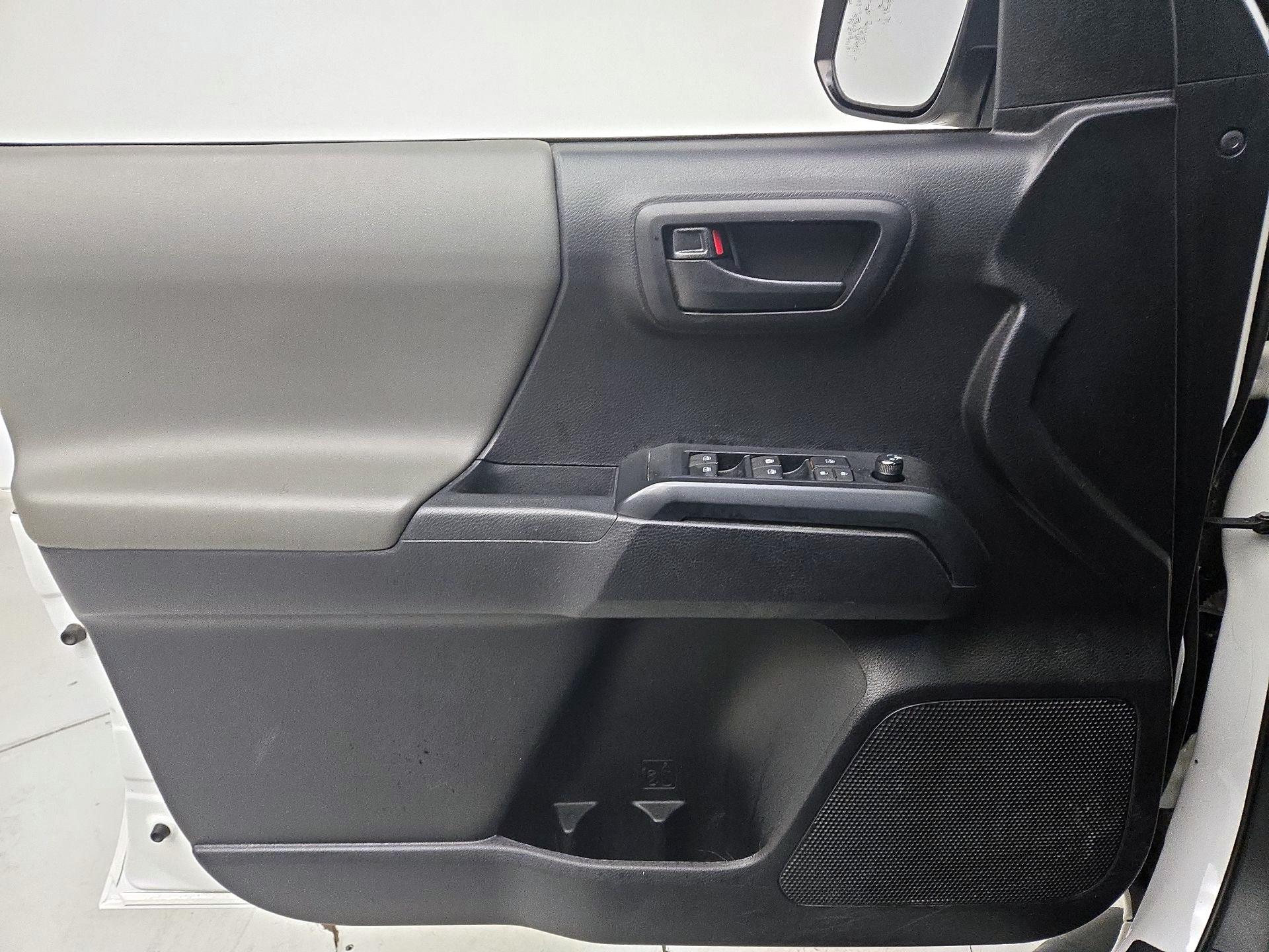 Thumbnail: 2020 Toyota Tacoma - 12