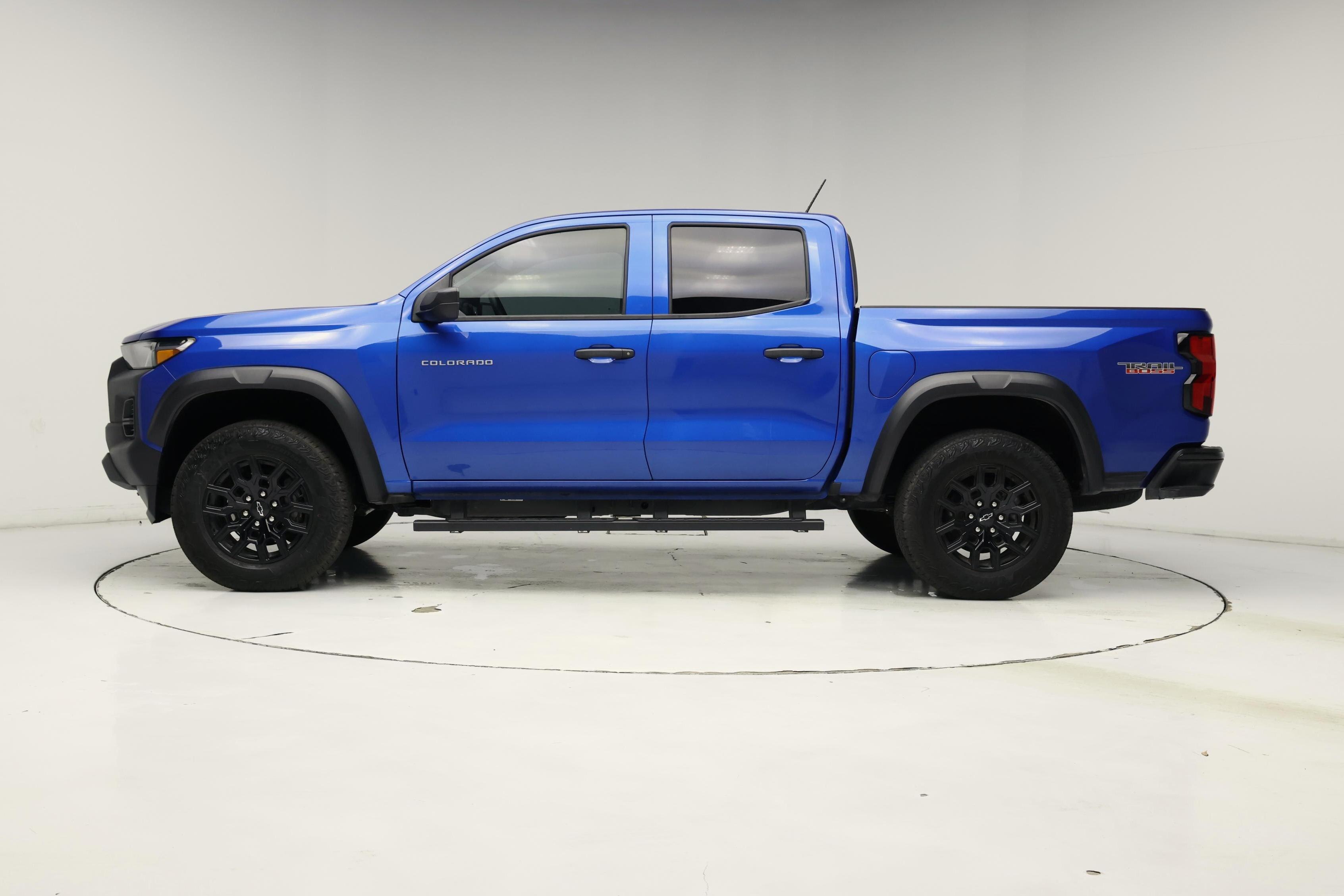 Thumbnail: 2024 Chevrolet Colorado - 3