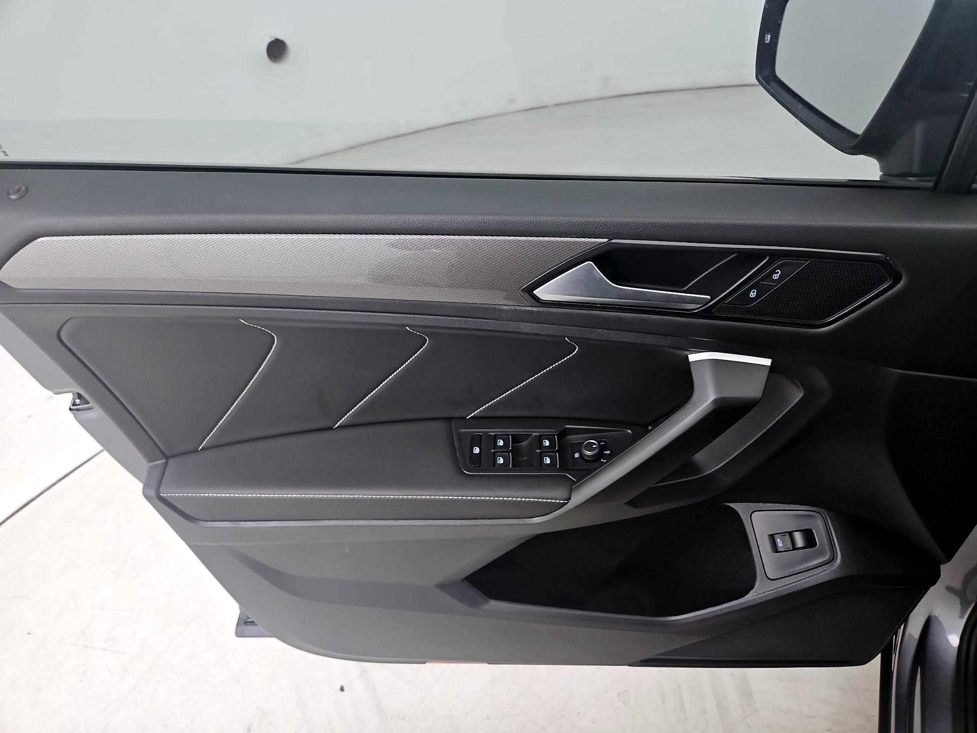 Thumbnail: 2024 Volkswagen Tiguan - 12